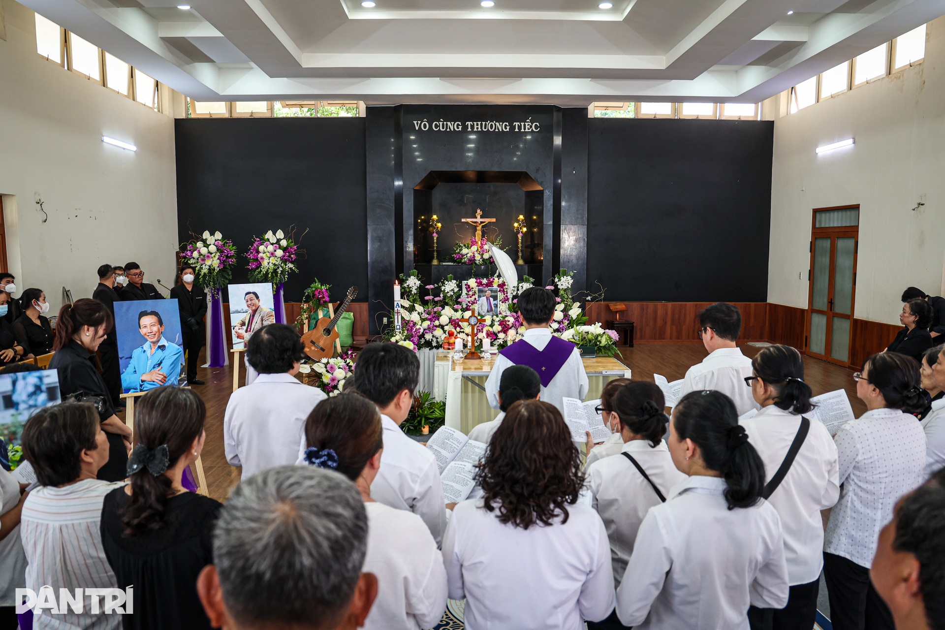 Bạn bè, đồng nghiệp xúc động trước linh cữu nhạc sĩ Thế Hiển - 7
