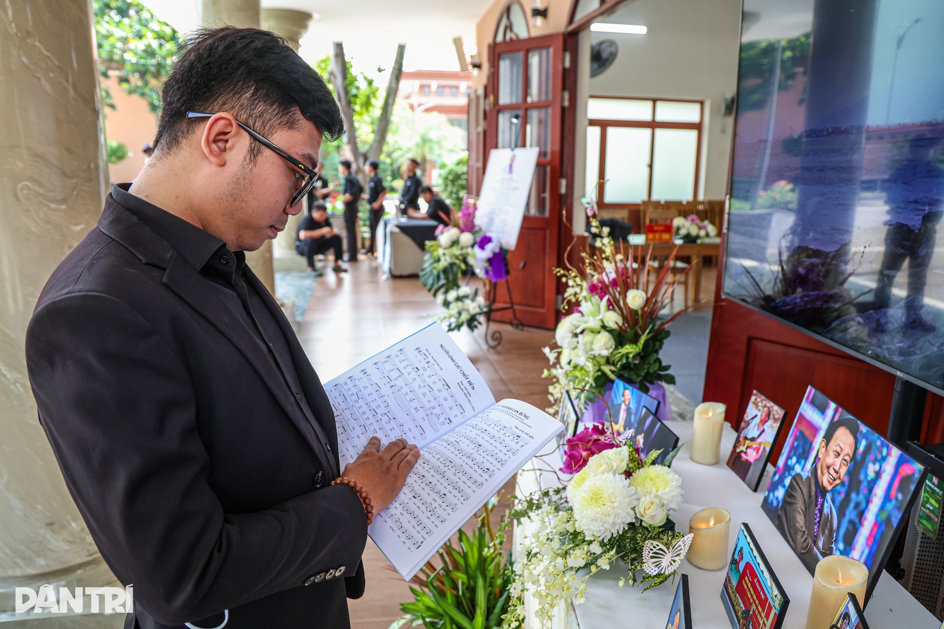 Bạn bè, đồng nghiệp xúc động trước linh cữu nhạc sĩ Thế Hiển - 9