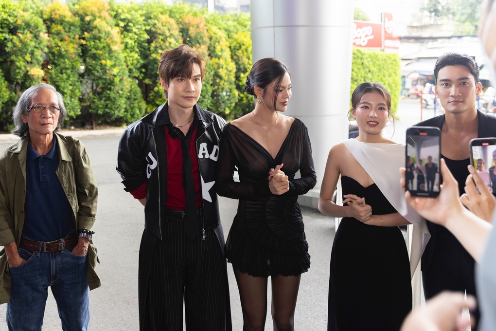 Út Trong Bích Ngọc lần đầu đóng cảnh nóng, nói gì về vai diễn táo bạo? - 3