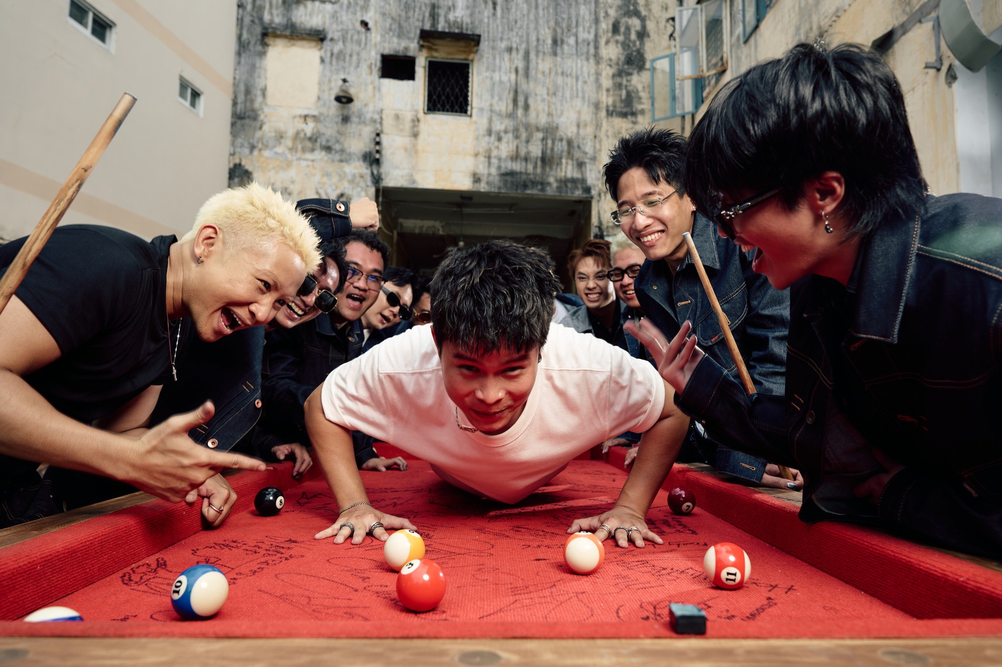 Quán quân Rap Việt mất hút 4 năm bất ngờ xuất hiện, lấy vợ sinh con xong netizen quên luôn từng oanh tạc thế nào- Ảnh 2.