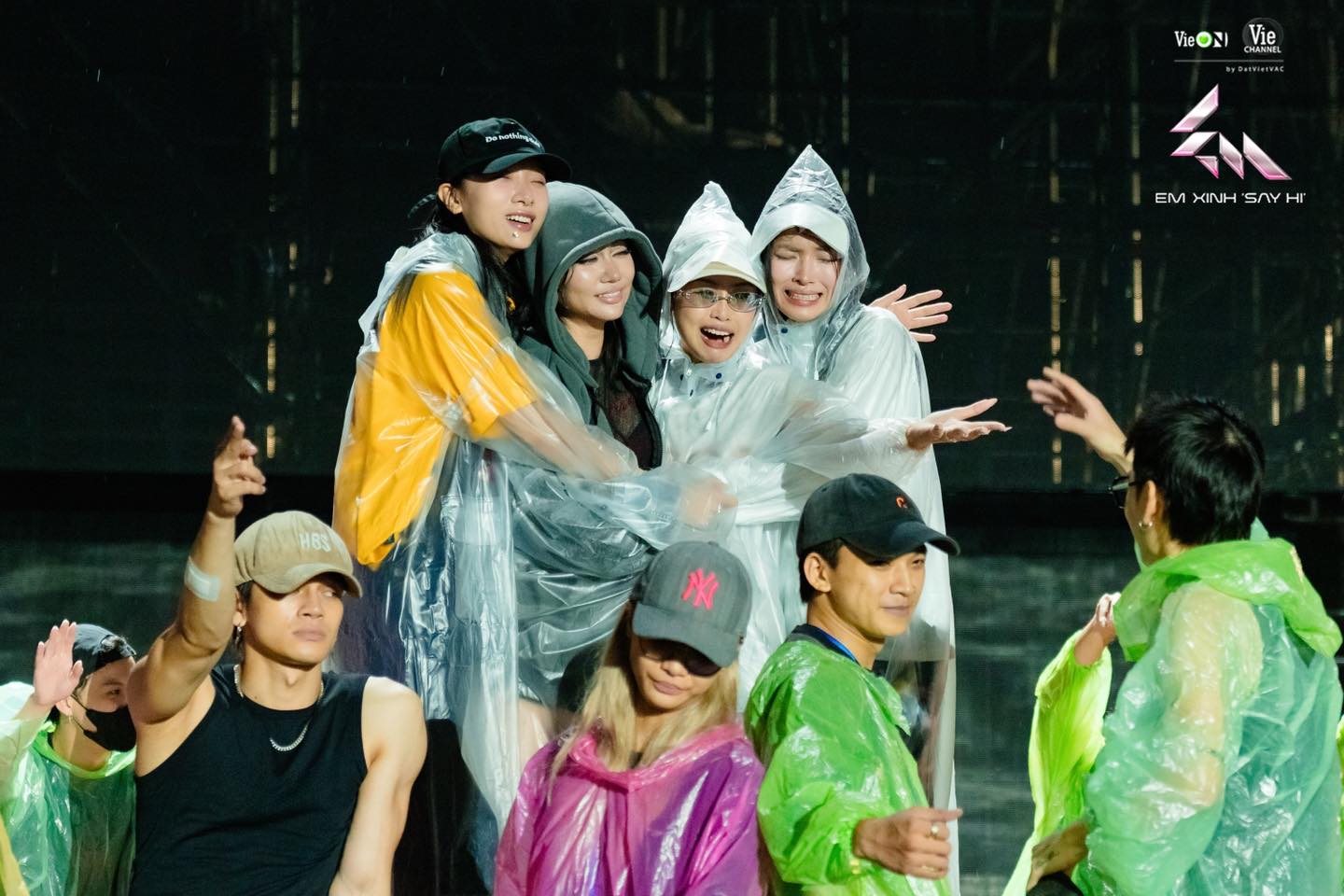 D-1 đến concert Em Xinh: Cả dàn nghệ sĩ đội mưa luyện tập, gì cũng dám làm dự đoán 1 đêm “ê hề content”- Ảnh 14.