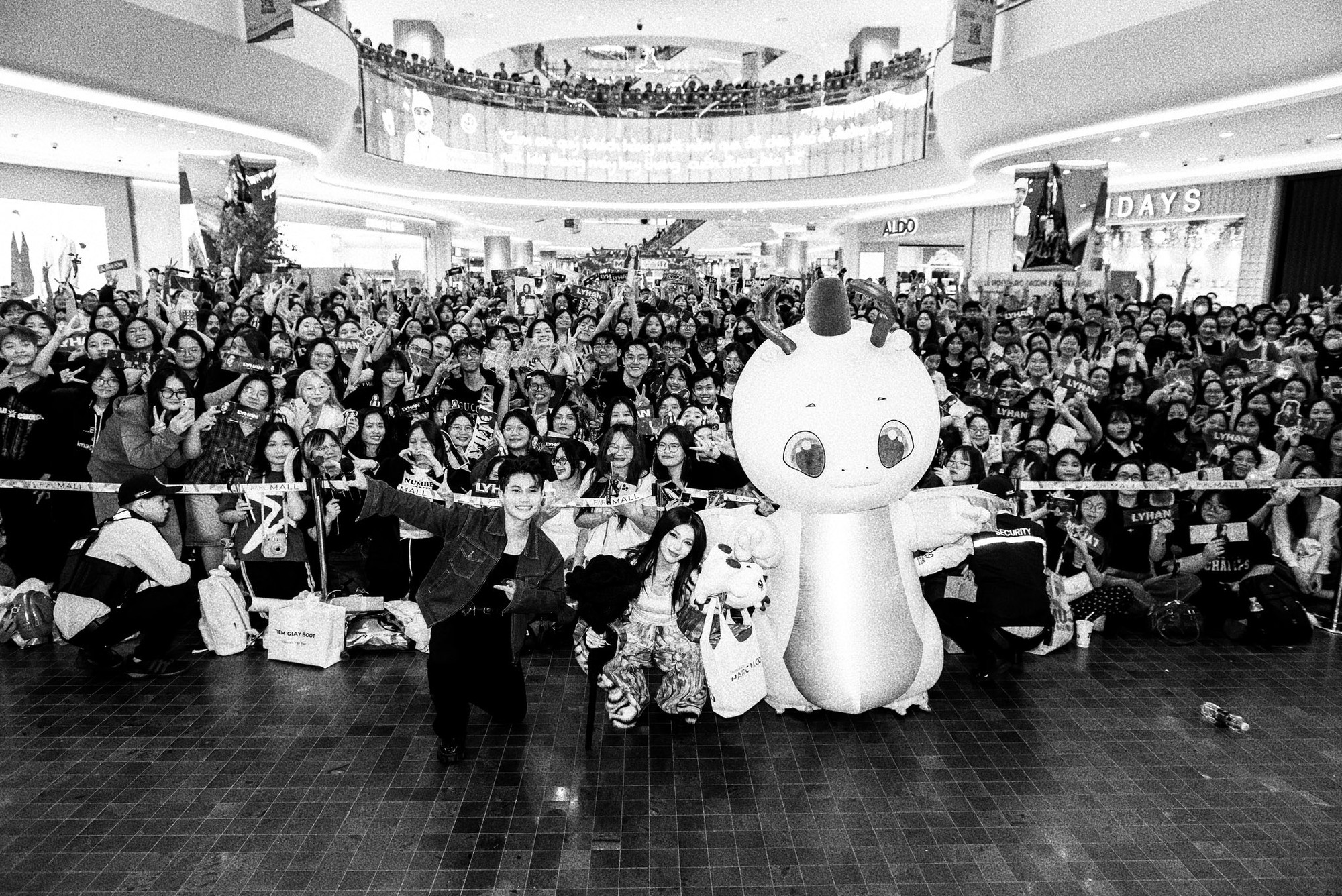 Sự thật về giọng hát live vang khắp TTTM của nhân vật Top 5 Em Xinh: Là hát hay hét?- Ảnh 6.