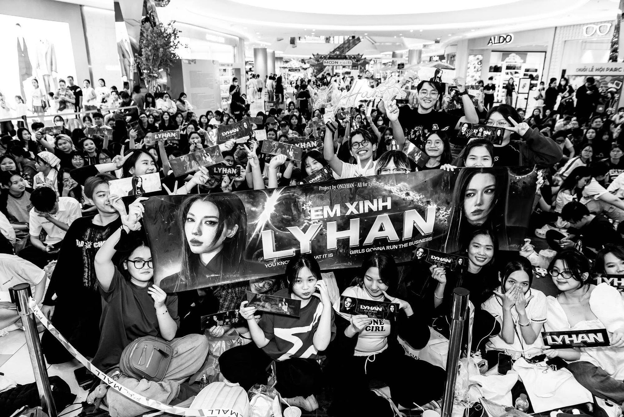 Sự thật về giọng hát live vang khắp TTTM của nhân vật Top 5 Em Xinh: Là hát hay hét?- Ảnh 7.