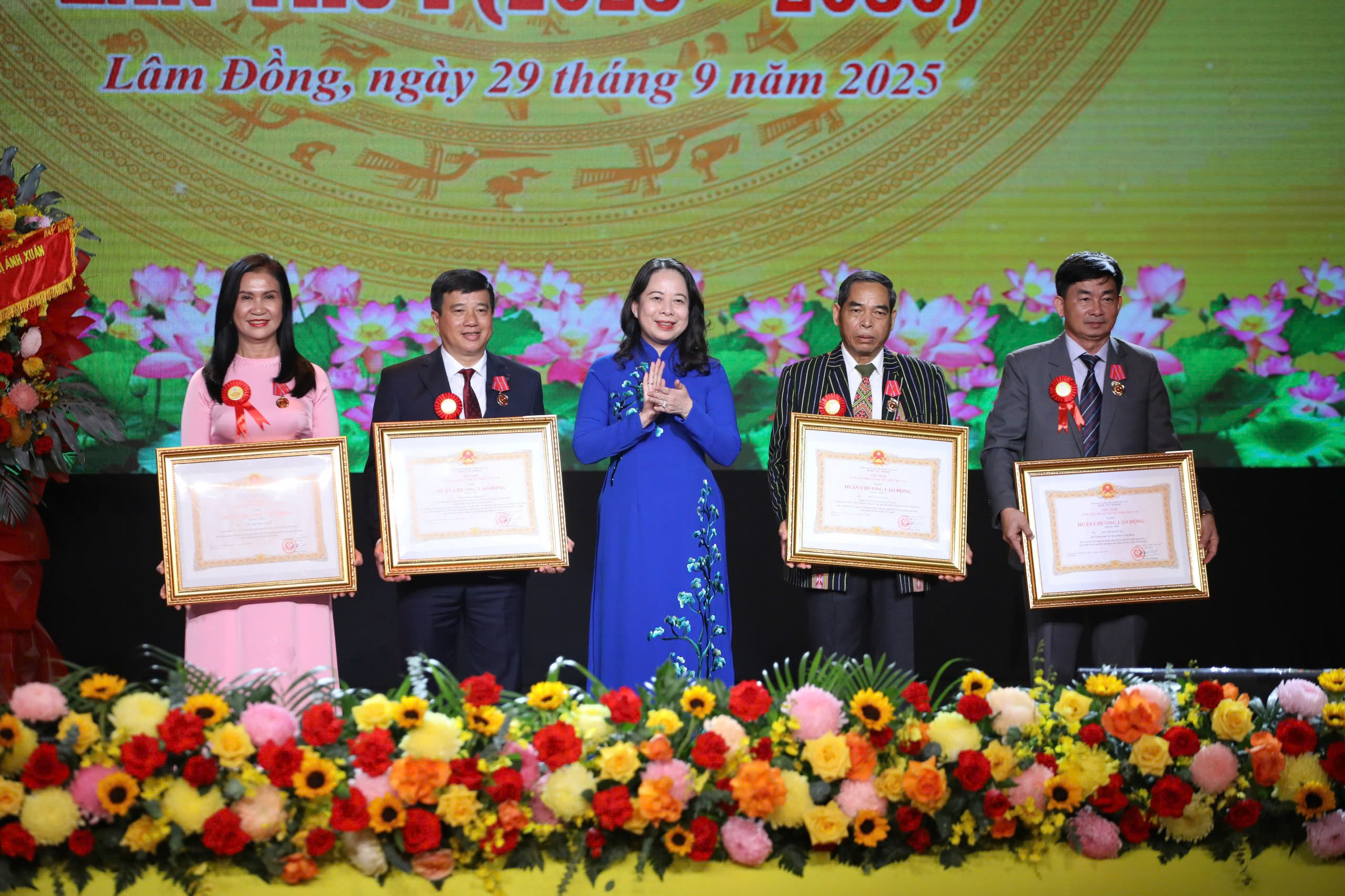 Phó chủ tịch nước Võ Thị Ánh Xuân phát động thi đua yêu nước tại Lâm Đồng - Ảnh 3. Phó chủ tịch nước Võ Thị Ánh Xuân phát động thi đua yêu nước tại Lâm Đồng - Ảnh 3.