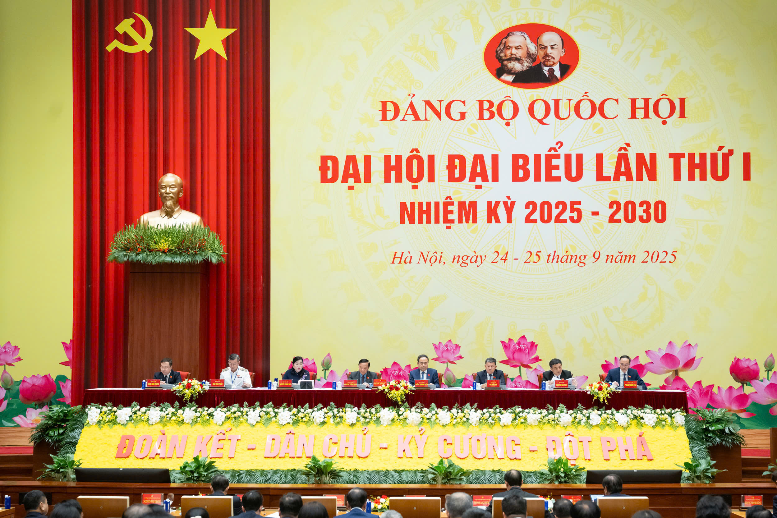 Bố trí bí thư tỉnh ủy không phải người địa phương hoàn thành trong tuần tới  - Ảnh 2.