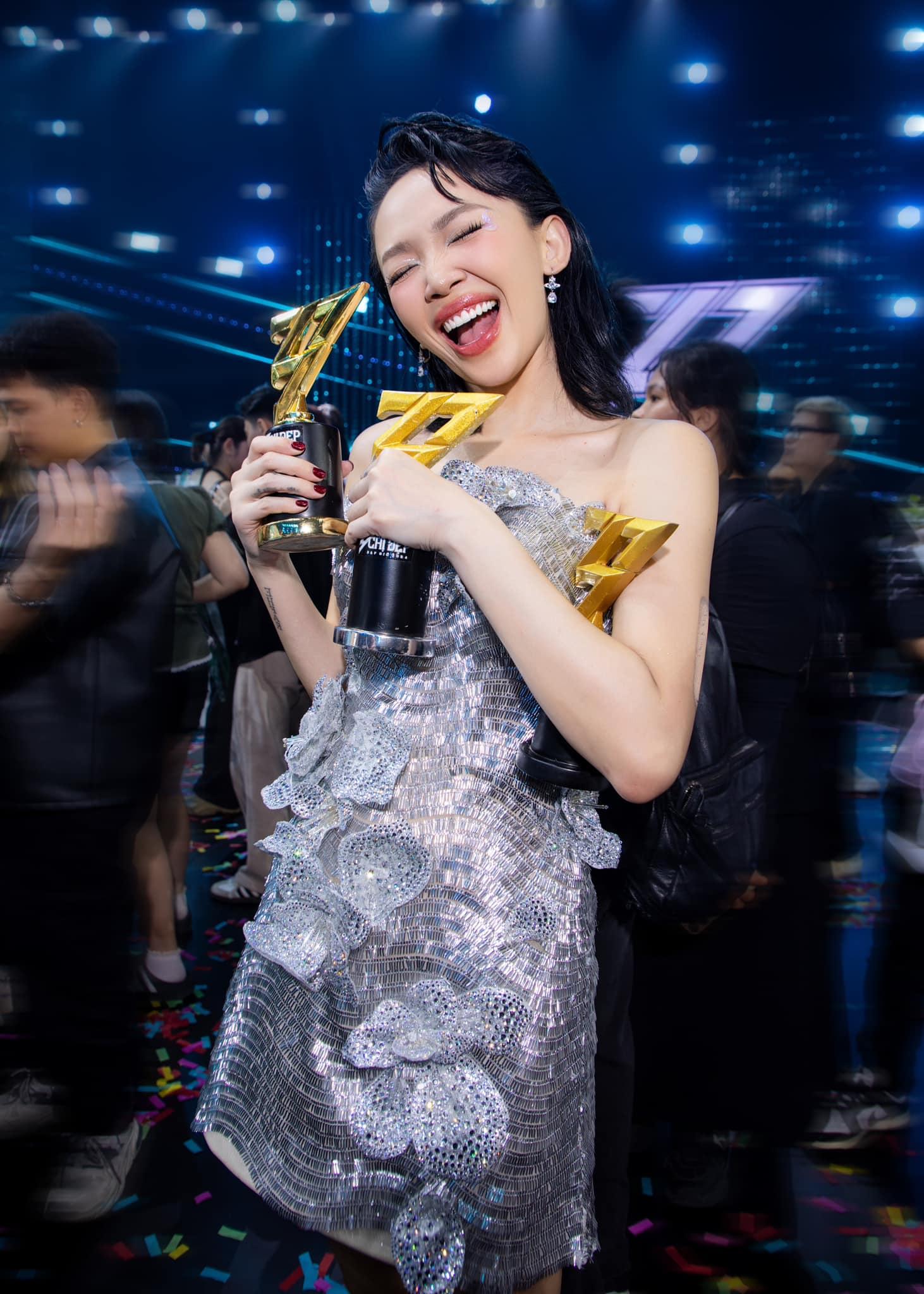 Ca sĩ Việt đỗ 3 trường Đại học, du học Mỹ nghề bác sĩ thì bỏ ngang bị mẹ “từ mặt” cả thập kỷ- Ảnh 7.