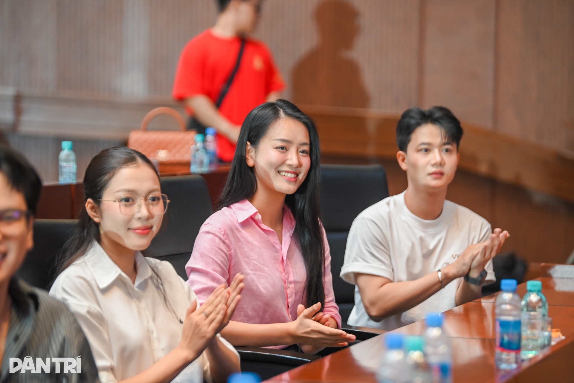 Dàn hoa hậu, á hậu và nghệ sĩ rộn ràng phá cỗ cùng 1.000 trẻ em ở TPHCM - 6