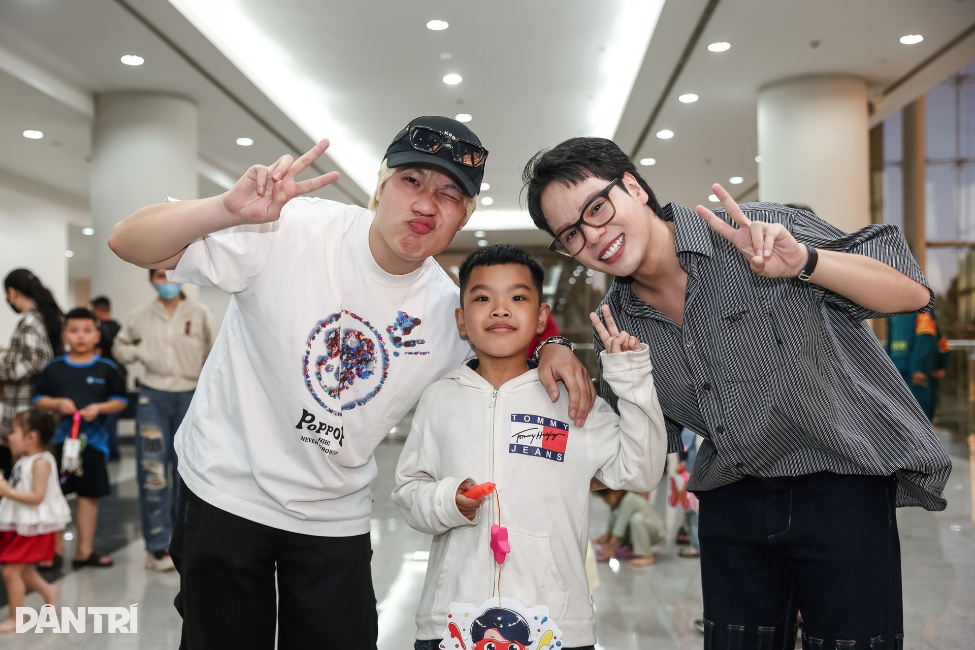 Dàn hoa hậu, á hậu và nghệ sĩ rộn ràng phá cỗ cùng 1.000 trẻ em ở TPHCM - 5