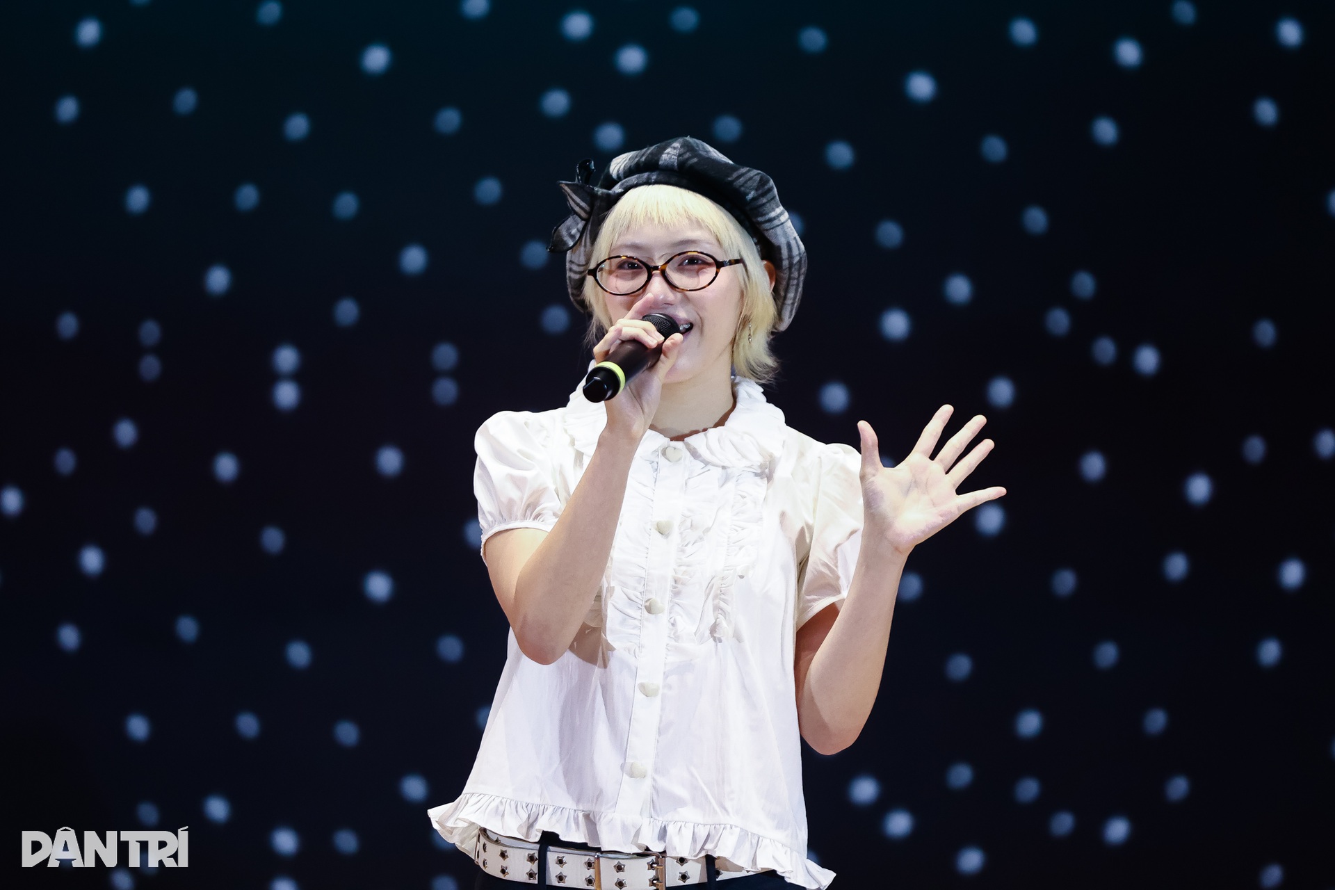 Dàn hoa hậu, á hậu và nghệ sĩ rộn ràng phá cỗ cùng 1.000 trẻ em ở TPHCM - 10