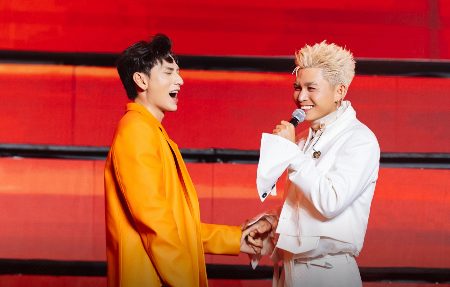 Phát sốt khoảnh khắc Anh Tài Jun Phạm tỏ tình Anh Trai ISAAC, 15 năm 