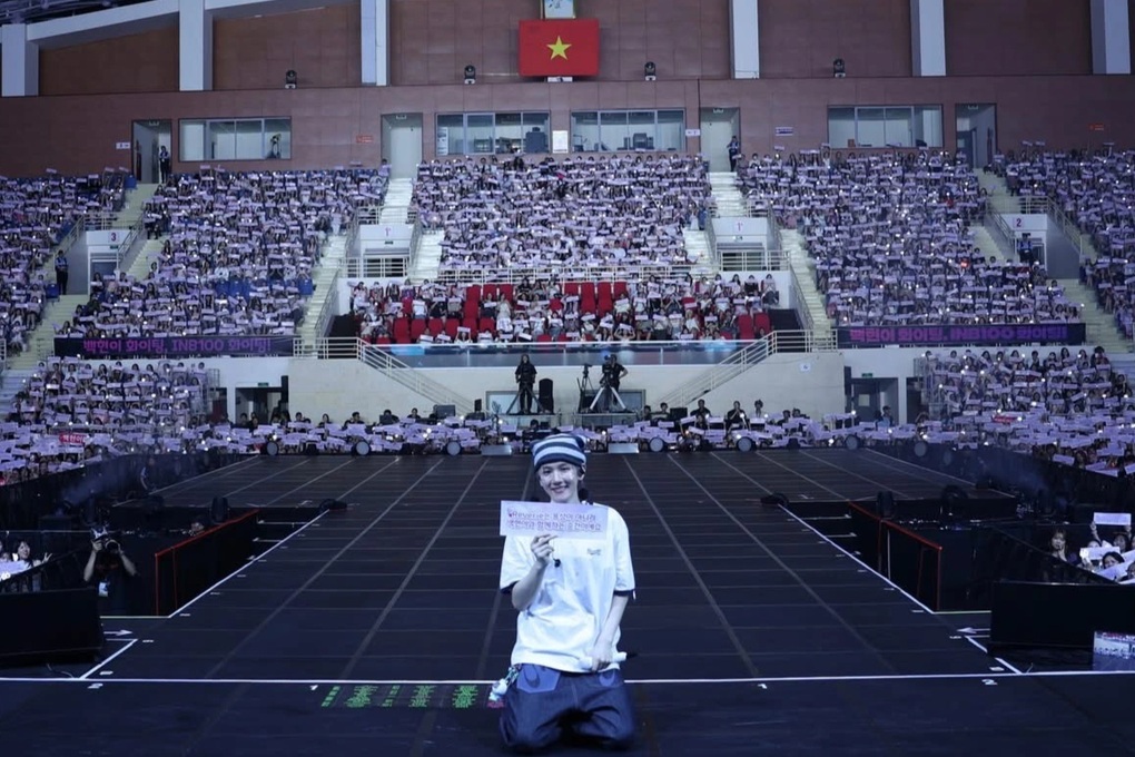 Baekhyun ngẫu hứng hát mừng Trung thu, chào khán giả Việt theo cách độc đáo - 3