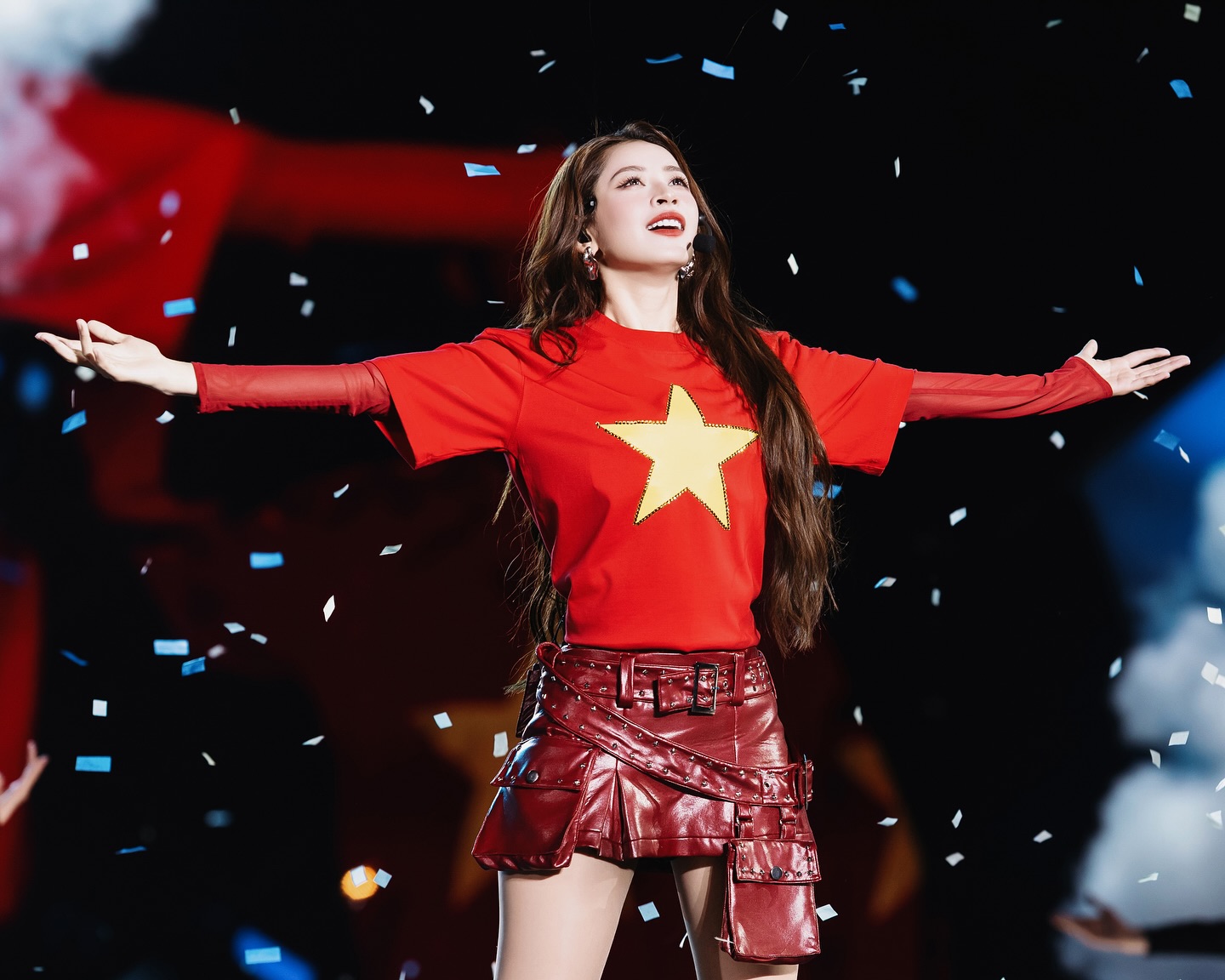 Mỹ nhân đẹp nhất Việt Nam từng bị phản đối làm ca sĩ nay đắt show đáng nể, song ca với Huỳnh Hiểu Minh còn gây sốt xứ Trung- Ảnh 6.