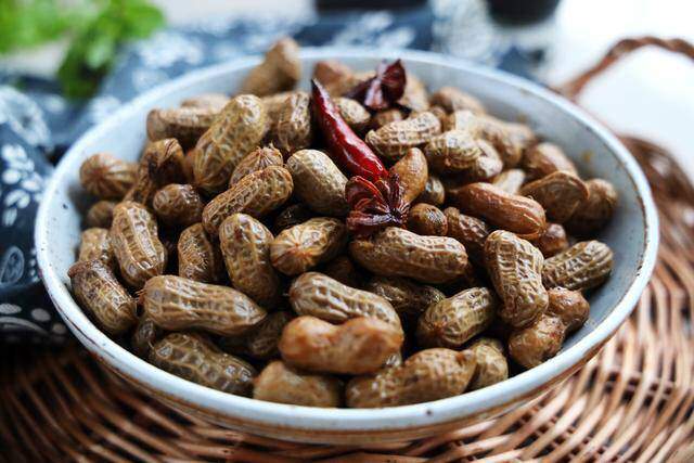 Luộc lạc chỉ cho nước lã là chưa chuyên nghiệp, thêm 2 bước này củ nào cũng thơm bùi, chắc hạt - 3