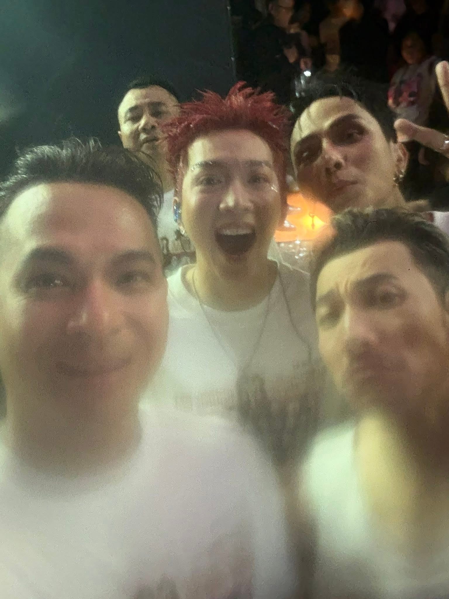 Chụp ảnh hậu trường concert Chông Gai “bằng máy giặt”: Ai nấy cũng như bước ra từ thời bom đạn- Ảnh 5.