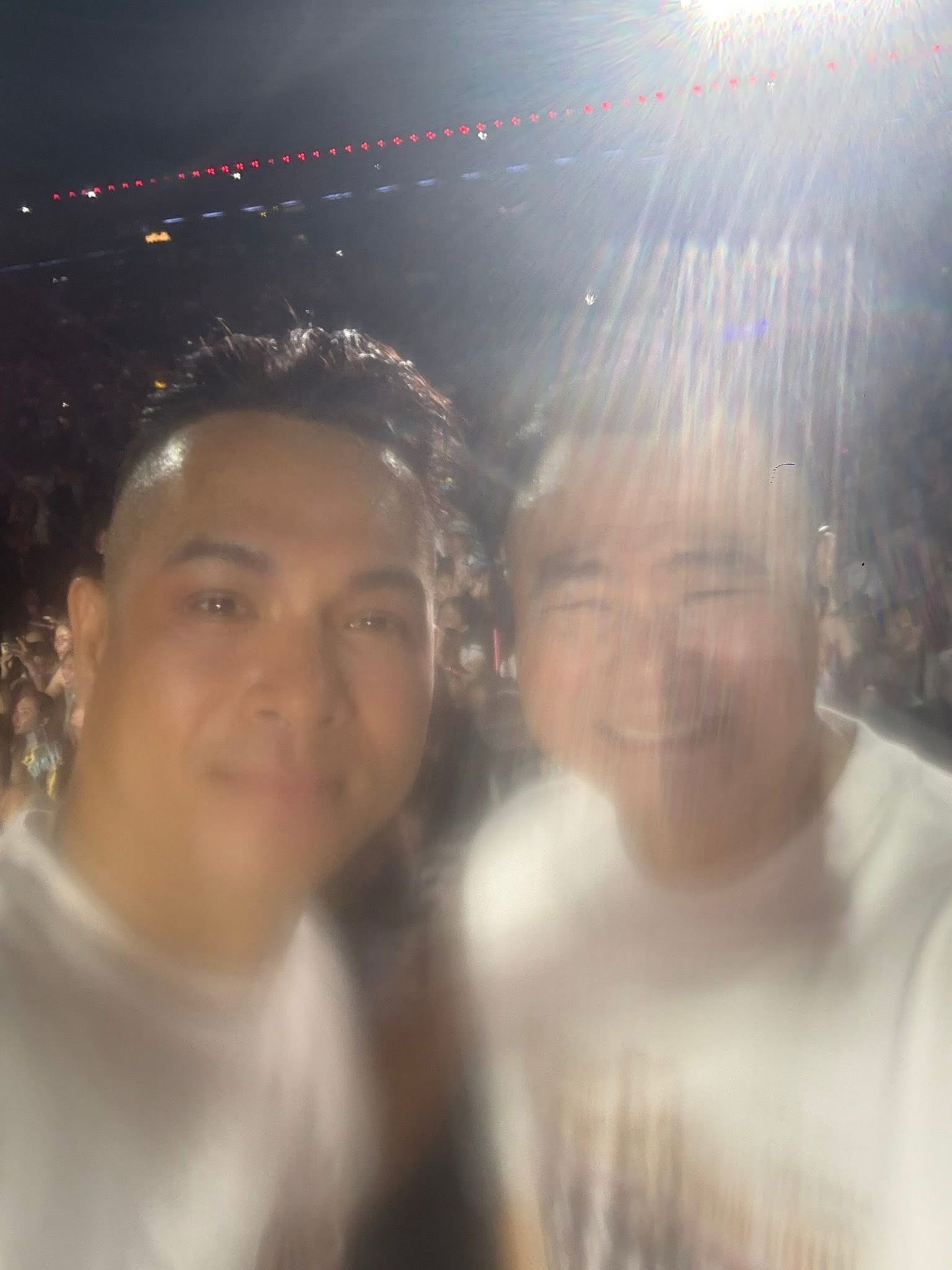 Chụp ảnh hậu trường concert Chông Gai “bằng máy giặt”: Ai nấy cũng như bước ra từ thời bom đạn- Ảnh 6.