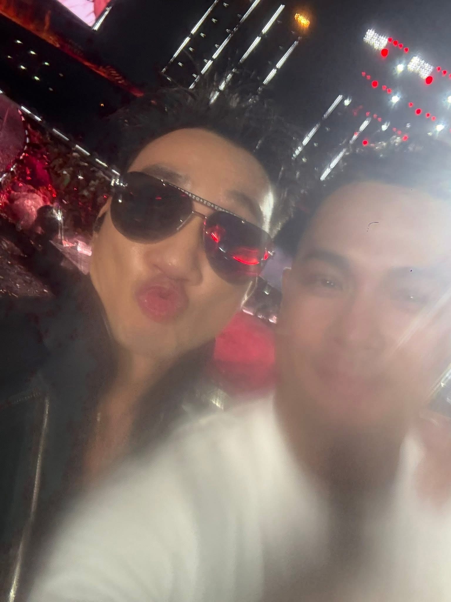 Chụp ảnh hậu trường concert Chông Gai “bằng máy giặt”: Ai nấy cũng như bước ra từ thời bom đạn- Ảnh 7.