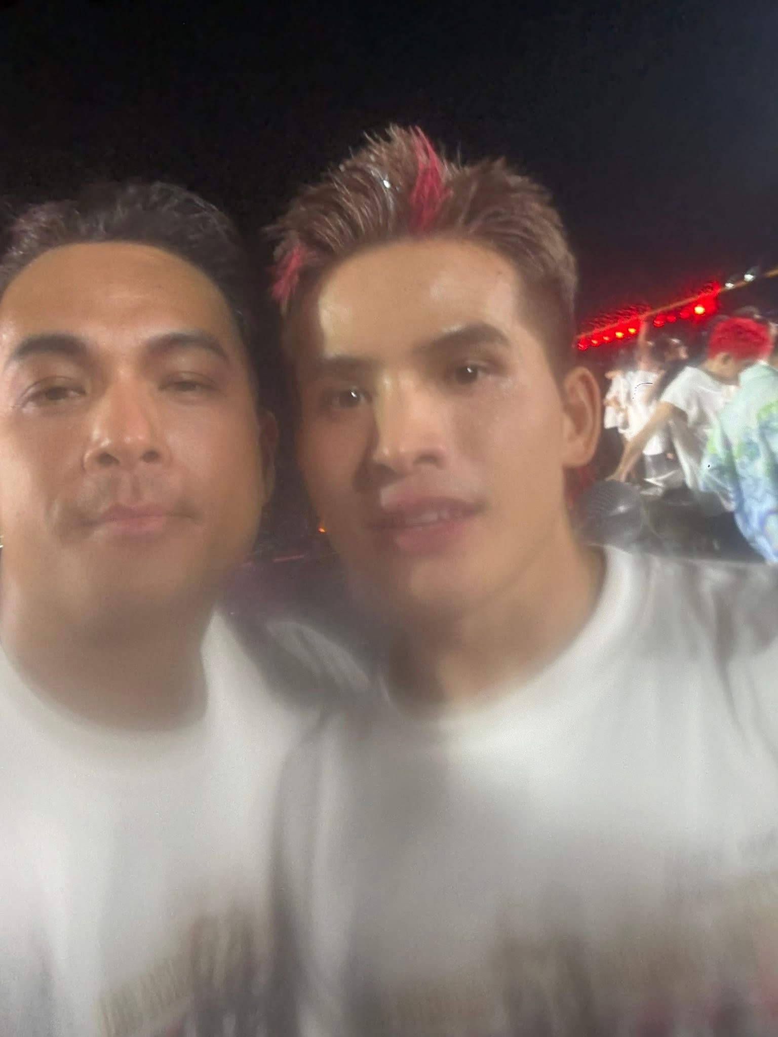 Chụp ảnh hậu trường concert Chông Gai “bằng máy giặt”: Ai nấy cũng như bước ra từ thời bom đạn- Ảnh 8.