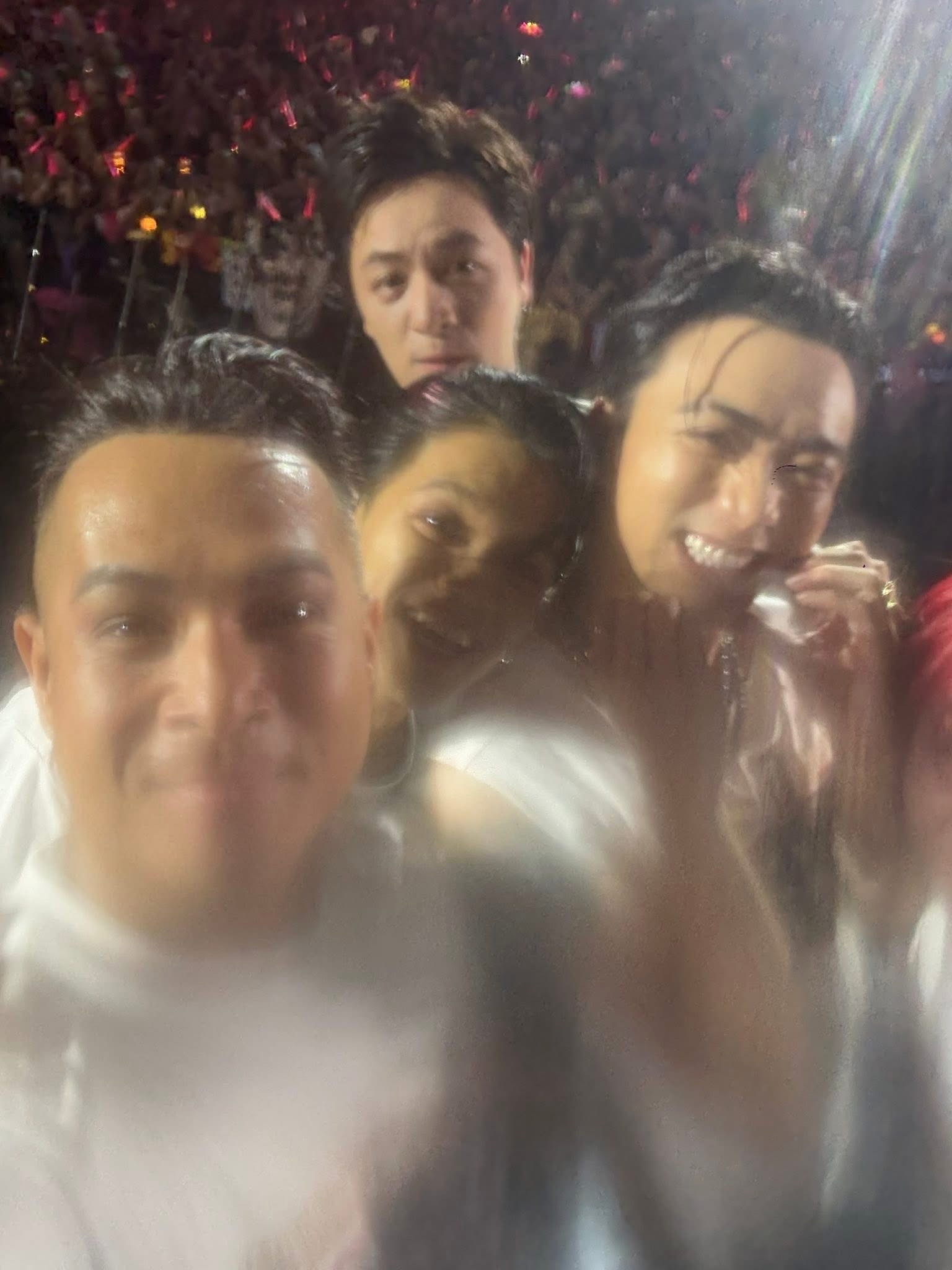 Chụp ảnh hậu trường concert Chông Gai “bằng máy giặt”: Ai nấy cũng như bước ra từ thời bom đạn- Ảnh 9.