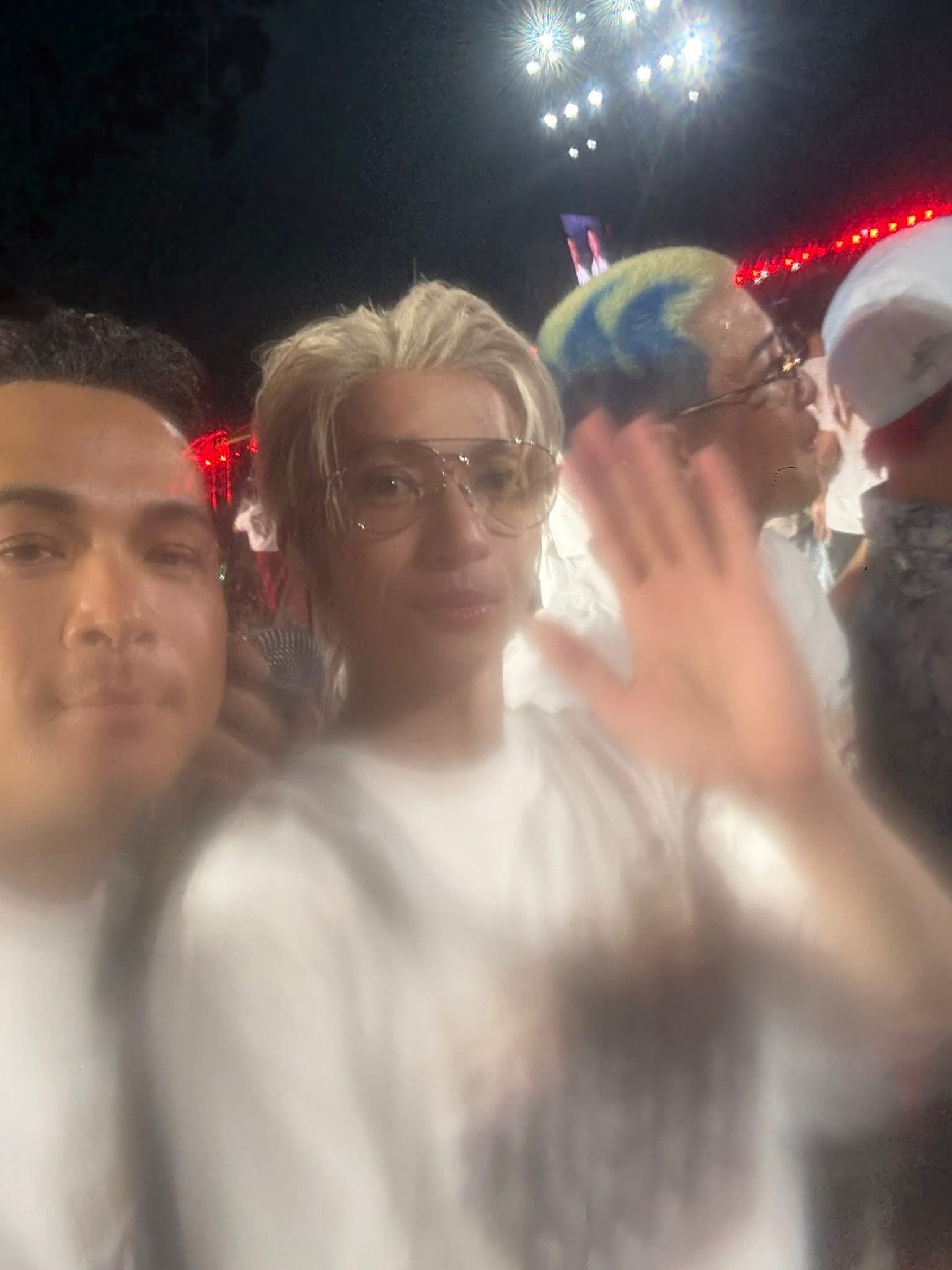 Chụp ảnh hậu trường concert Chông Gai “bằng máy giặt”: Ai nấy cũng như bước ra từ thời bom đạn- Ảnh 11.