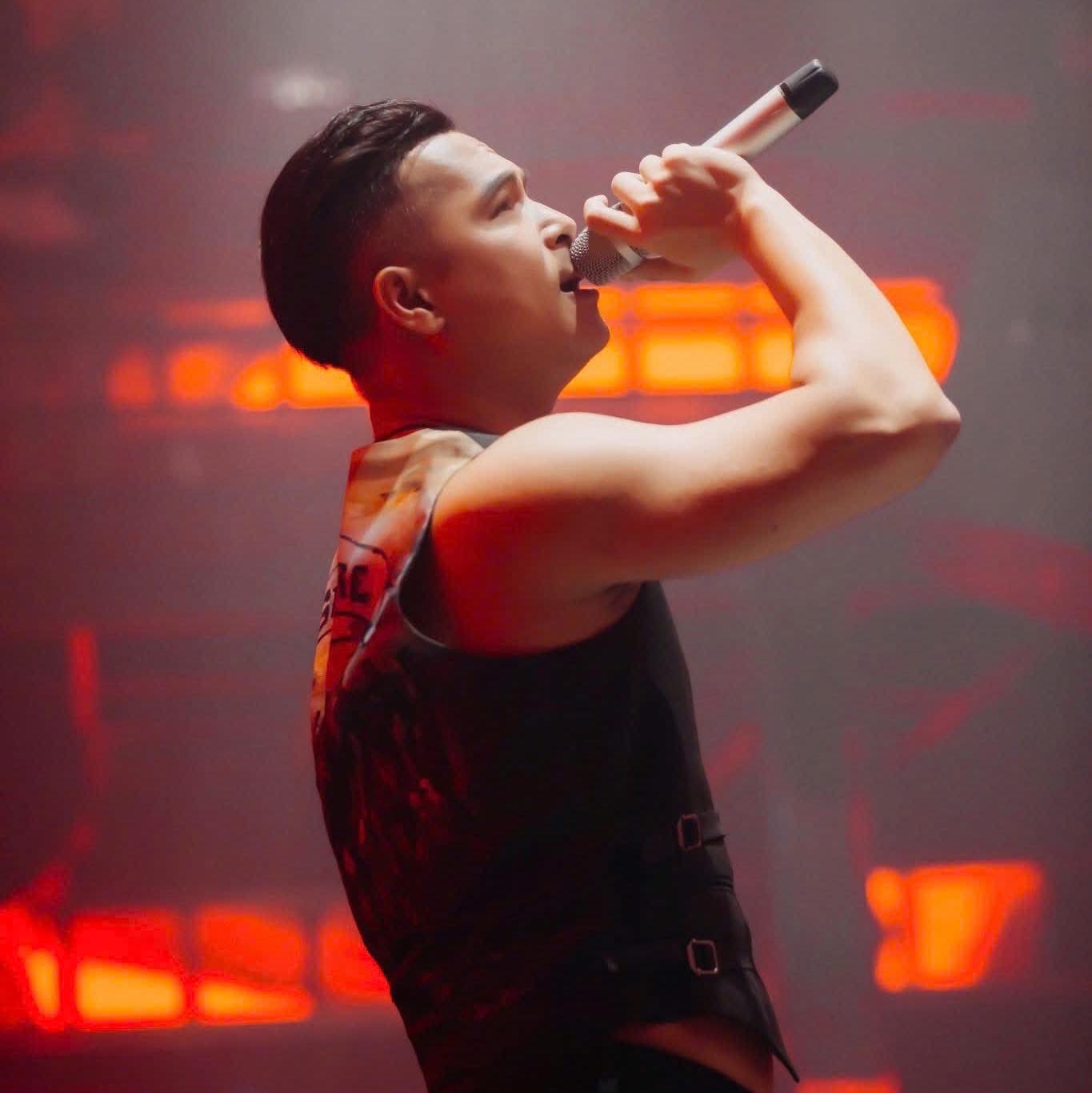 Chụp ảnh hậu trường concert Chông Gai “bằng máy giặt”: Ai nấy cũng như bước ra từ thời bom đạn- Ảnh 13.