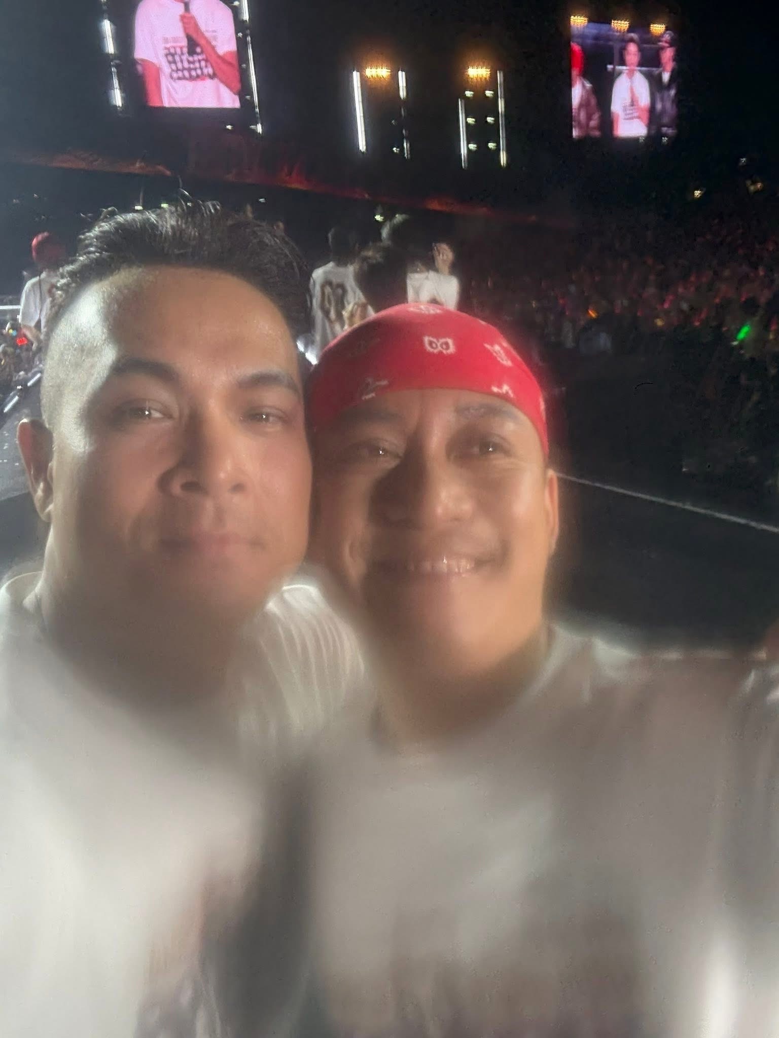 Chụp ảnh hậu trường concert Chông Gai “bằng máy giặt”: Ai nấy cũng như bước ra từ thời bom đạn- Ảnh 12.