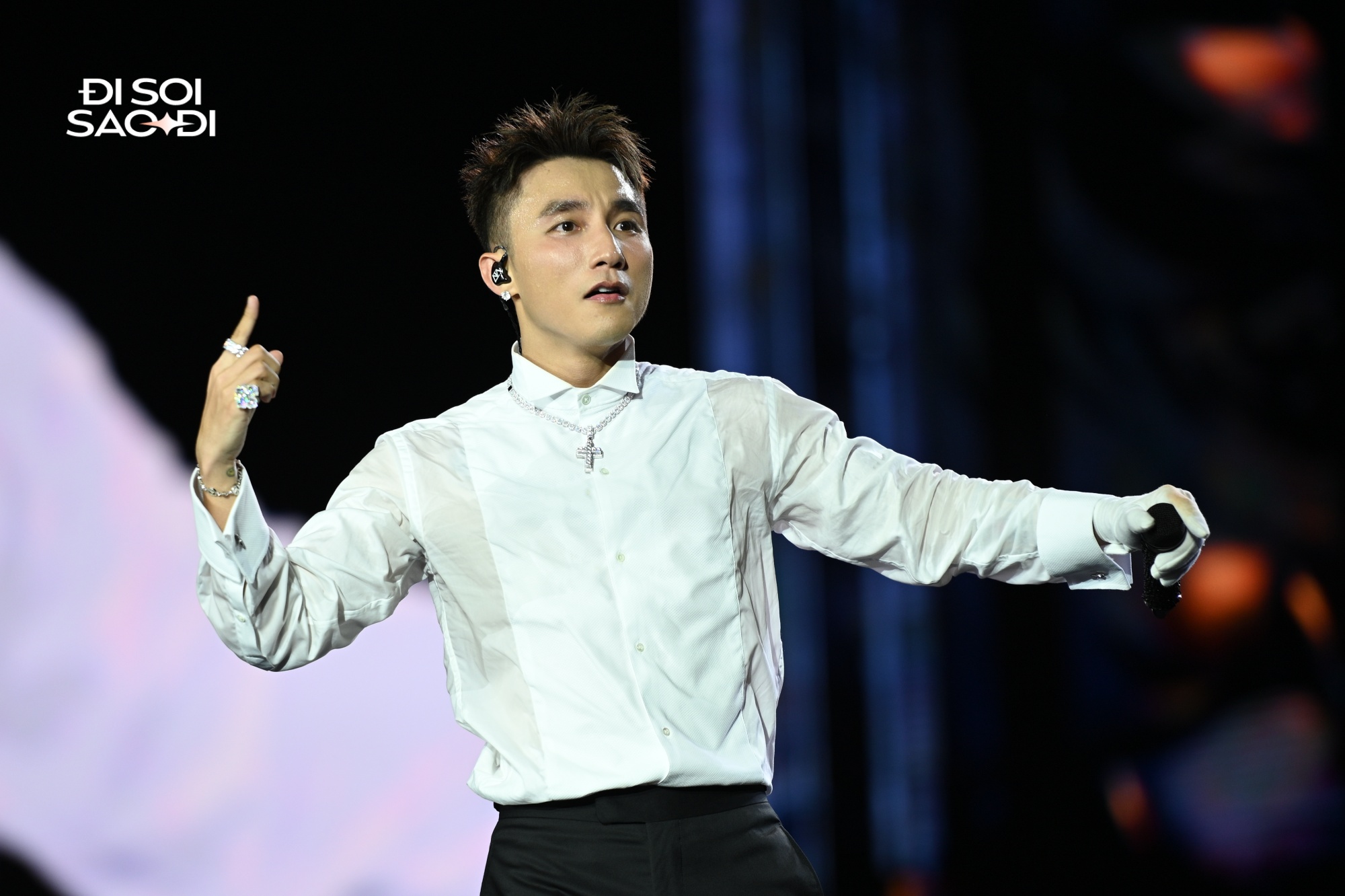 Ekip tiết lộ Sơn Tùng sau hậu trường: Cơn sốt như truyền qua tay, nói chuyện không nổi- Ảnh 2.