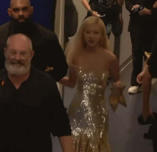 Rosé “căng như dây đàn” ở khoảnh khắc làm nên lịch sử Kpop, cố tình đi trễ VMAs vì biết sẽ thắng giải?- Ảnh 3.