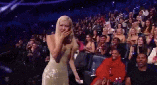 Rosé “căng như dây đàn” ở khoảnh khắc làm nên lịch sử Kpop, cố tình đi trễ VMAs vì biết sẽ thắng giải?- Ảnh 4.