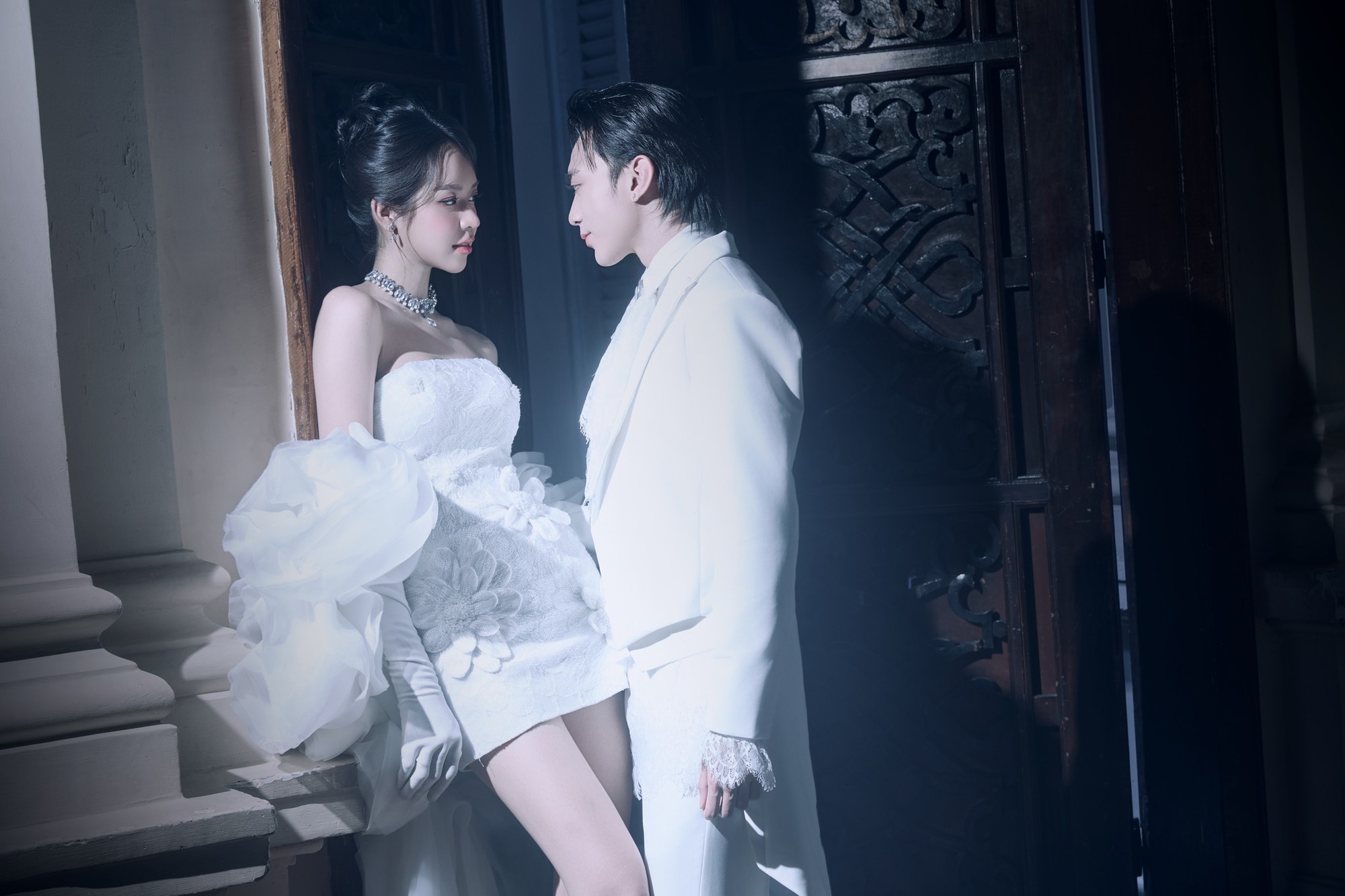 SOOBIN hôn vai gái lạ, mỗi lần đổi “công chúa” là một lần gây sốc- Ảnh 7.