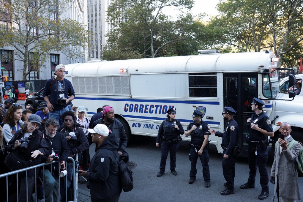 Diddy khóc nức nở xin khoan hồng, lĩnh án 50 tháng tù giam - 2