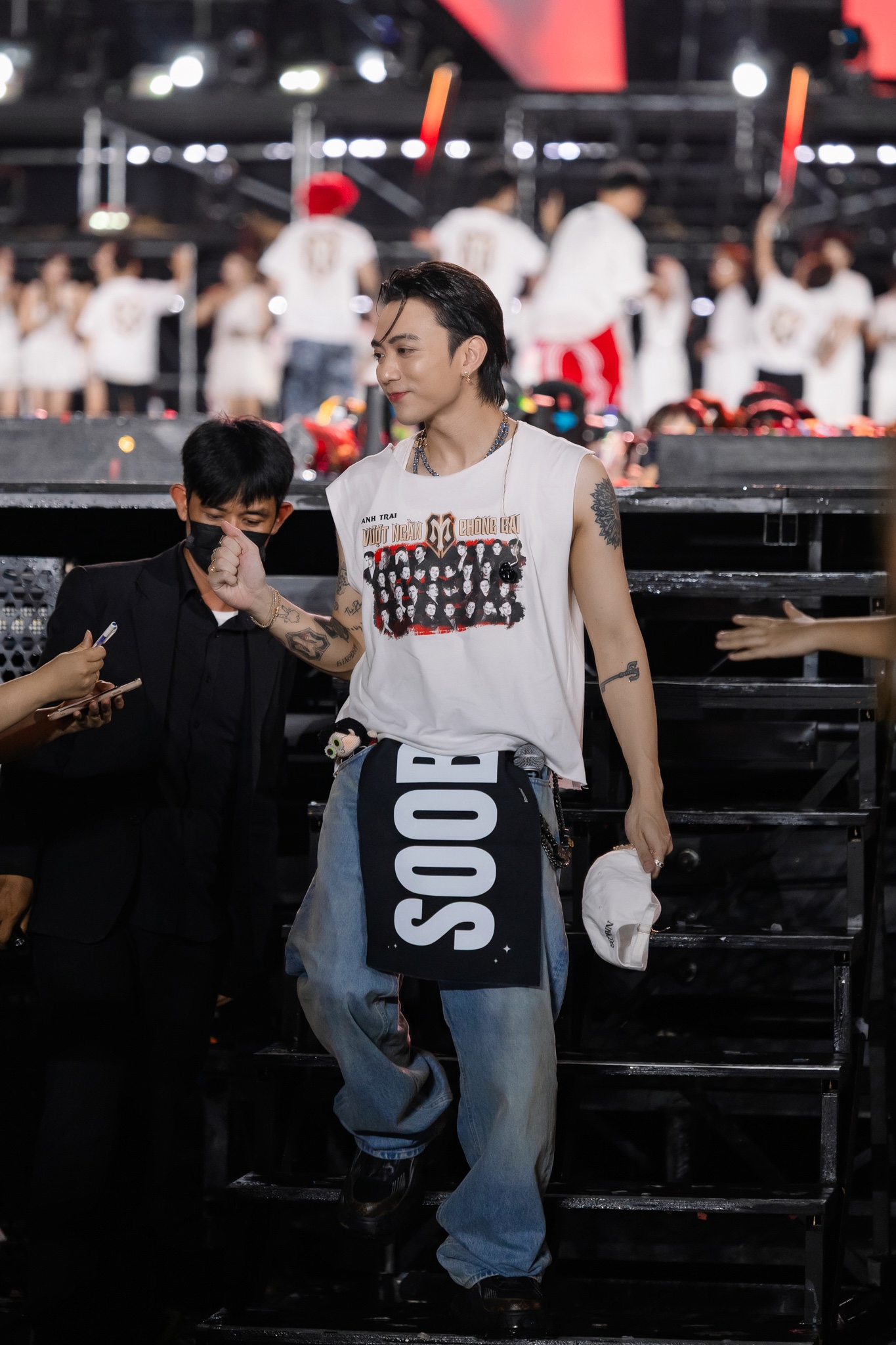 Concert Chông Gai D-7 bị chê “đầu voi đuôi chuột”, dài dòng lê thê và rất nhiều sự cố- Ảnh 10.