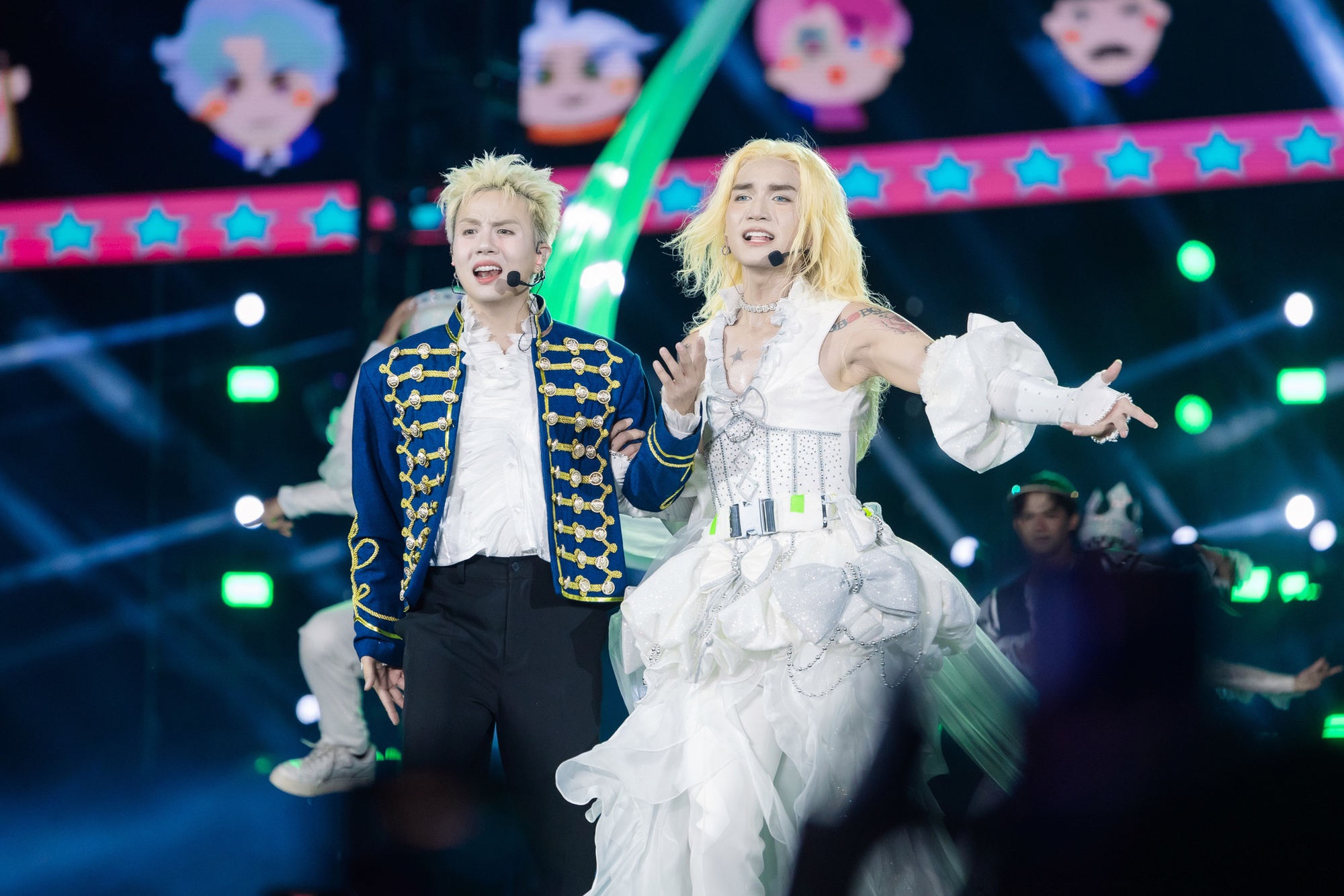 Concert Chông Gai D-7 bị chê “đầu voi đuôi chuột”, dài dòng lê thê và rất nhiều sự cố- Ảnh 15.