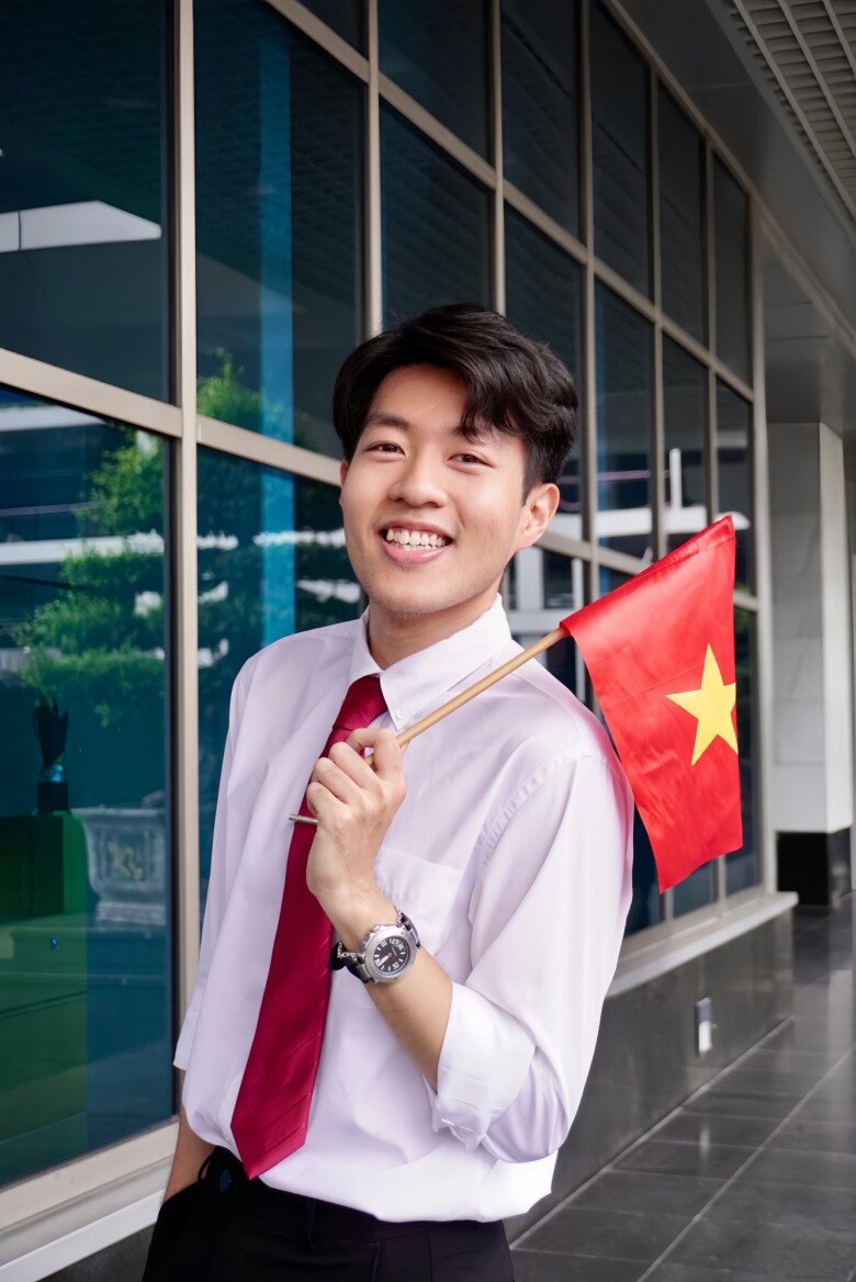 BTV VTV Sơn Anh nhận nhiều học bổng danh giá, đảm nhận các vai trò lãnh đạo ở trường.