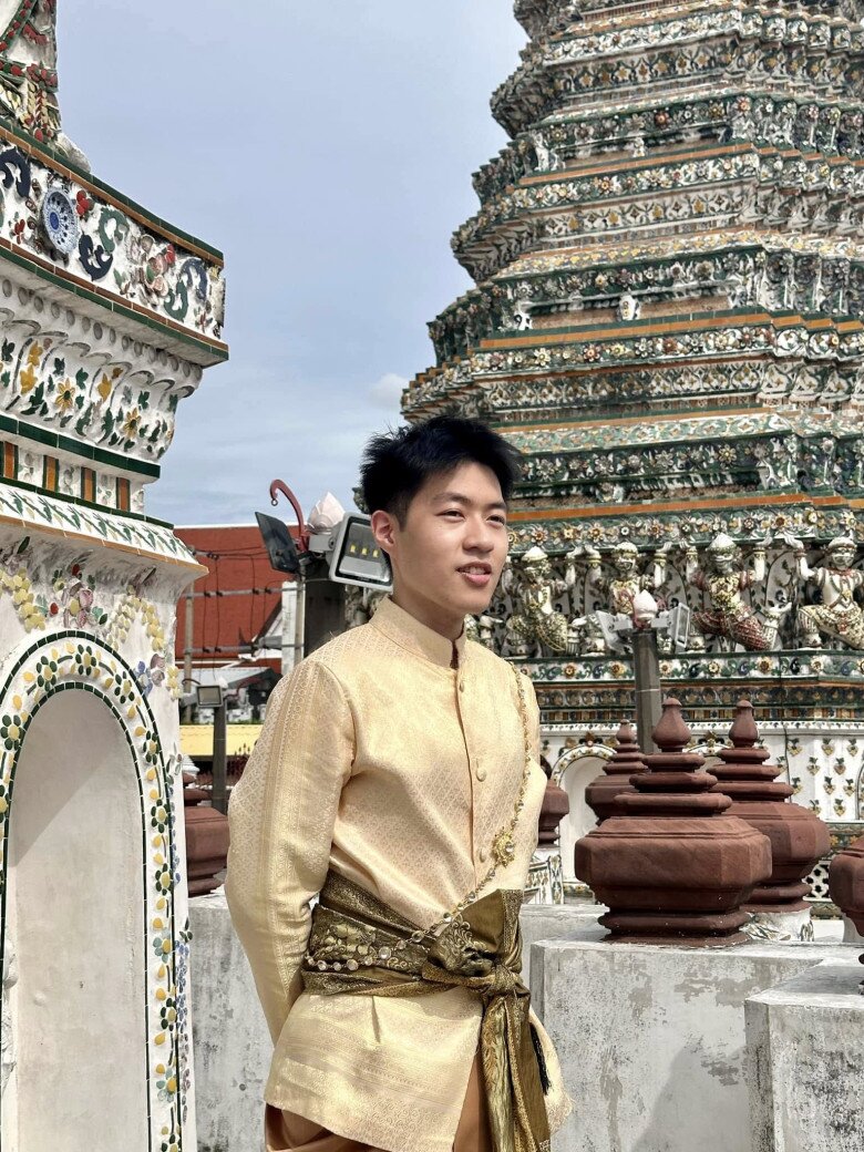 Thành công của BTV Sơn Anh ở tuổi 25 khiến nhiều khán giả ngưỡng mộ.