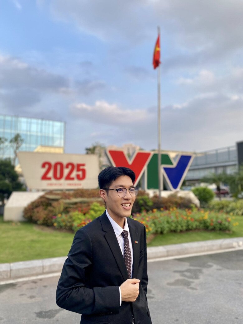 Nam BTV VTV không ngừng trau dồi, tích lũy vốn kiến thức và kỹ năng cho bản thân.