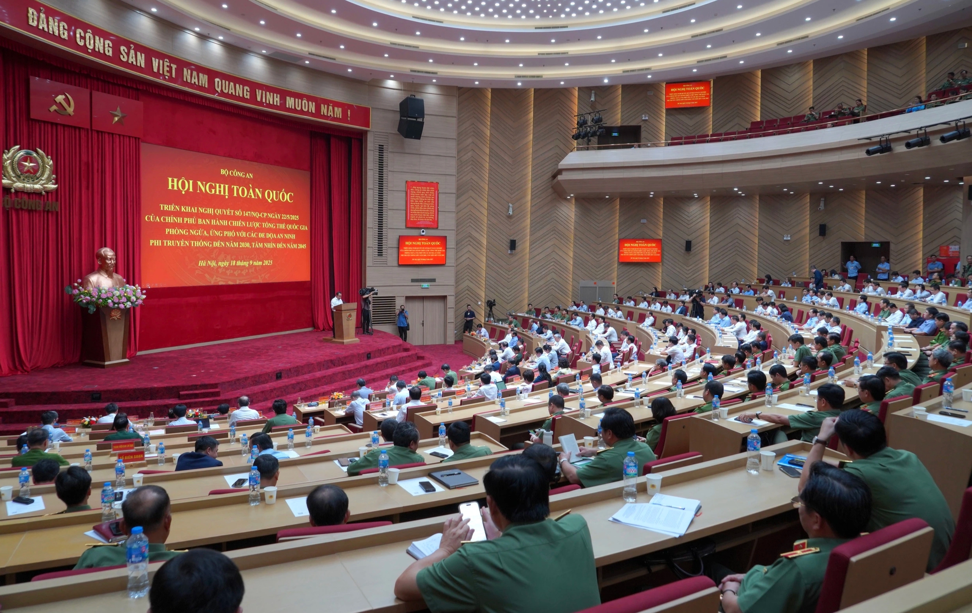 Thế giới phải đoàn kết để giải quyết vấn đề an ninh phi truyền thống 2 Thủ tướng: An ninh phi truyền thống mang tính toàn diện, toàn cầu - Ảnh 2.