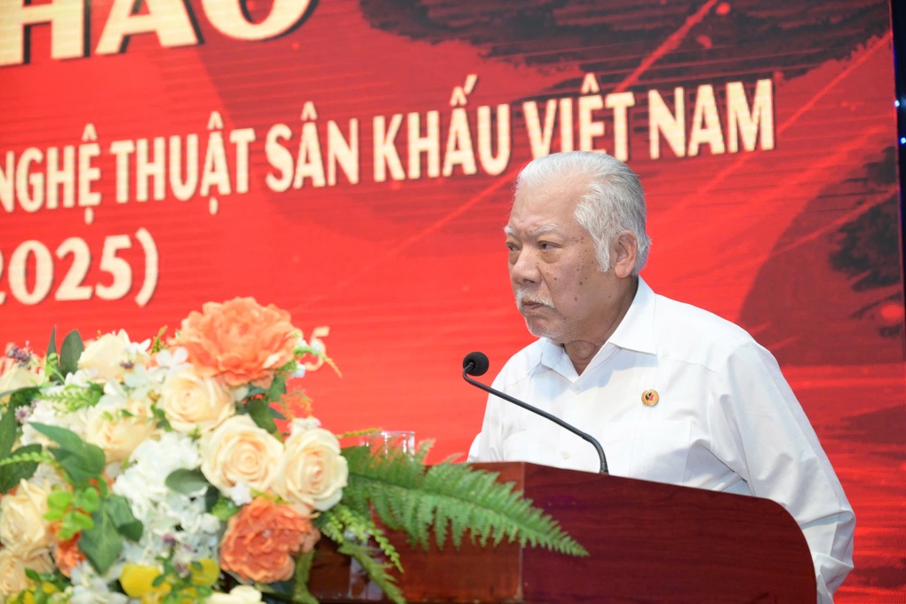 NSND Lê Chức: Sân khấu truyền thống đang nằm ở... khoa lâm sàng - 2