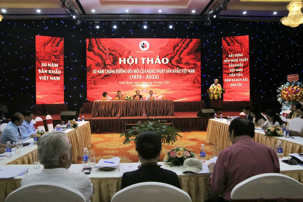 NSND Lê Chức: Sân khấu truyền thống đang nằm ở... khoa lâm sàng - 3