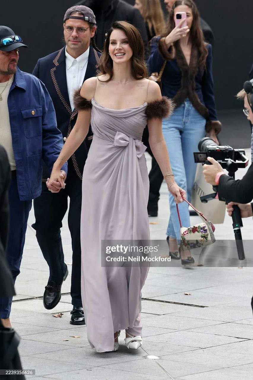 Sao hạng A 40 tuổi bỗng trẻ lại, camera hung thần cũng phải mất điện- Ảnh 3.