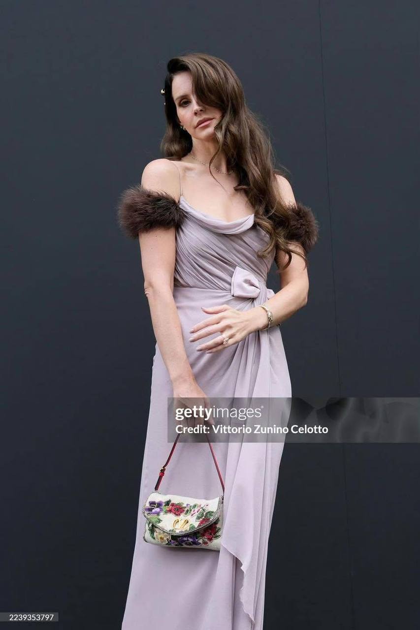 Sao hạng A 40 tuổi bỗng trẻ lại, camera hung thần cũng phải mất điện- Ảnh 2.