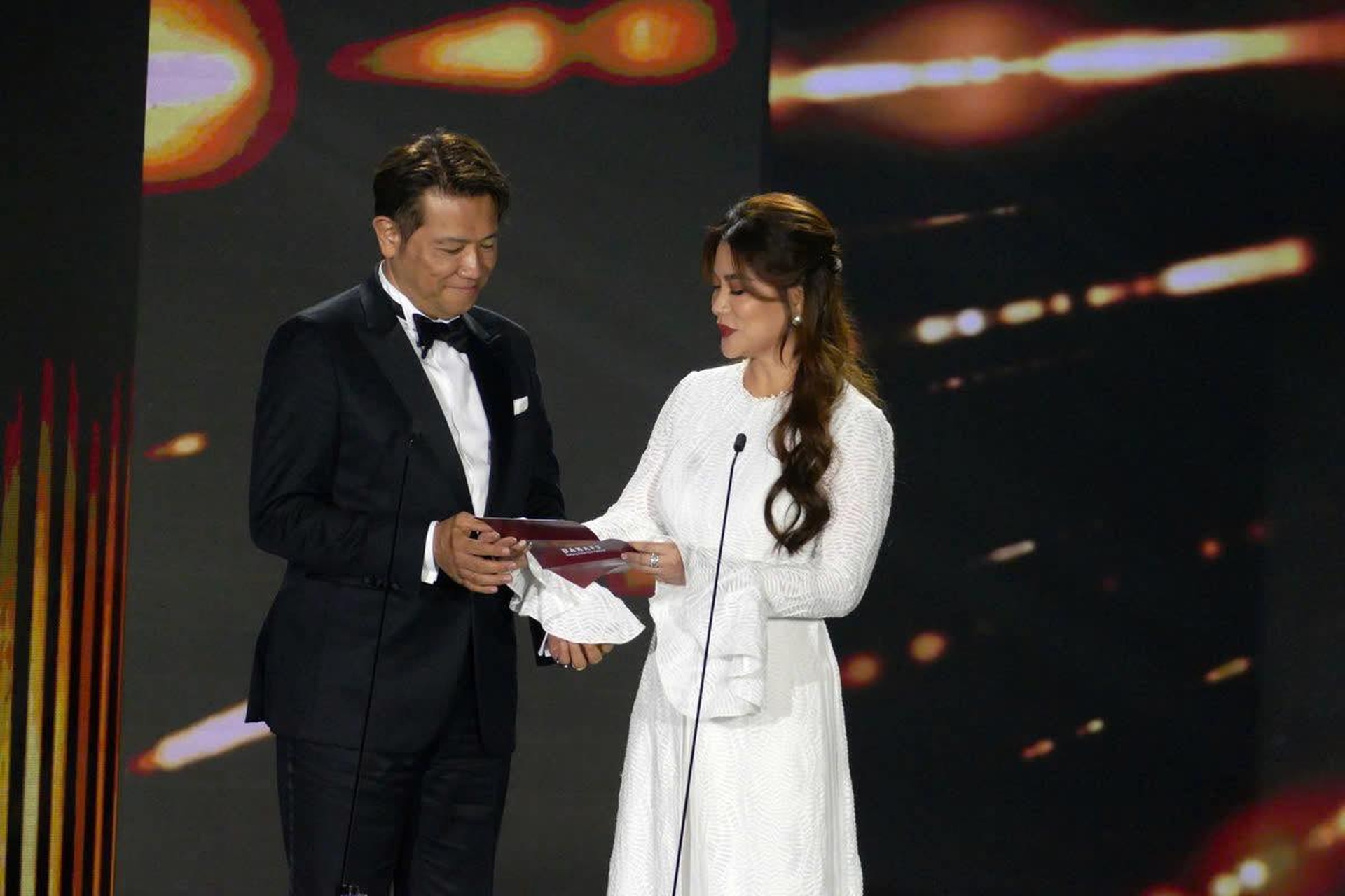 Trương Ngọc Ánh tuổi U50: Gây sốt với eo con kiến, làm bạn với người cũ - 3