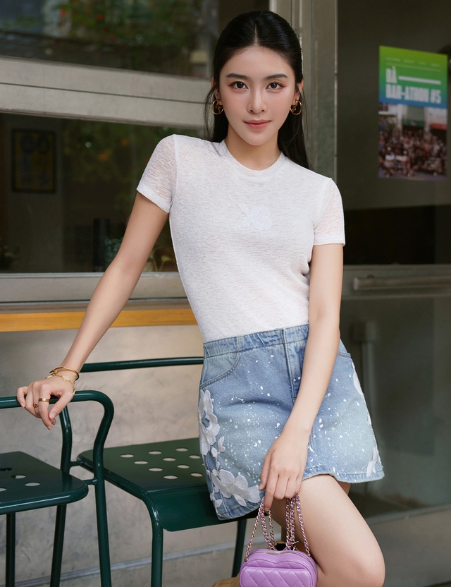 Chân váy denim, lựa chọn thông minh cho tiết thu mát dịu- Ảnh 8.