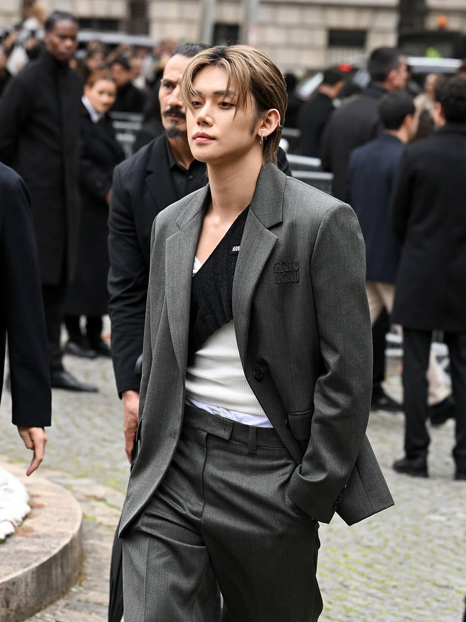 Vũ trụ hot girl Miu Miu: Lộ khung hình nóng bỏng của công chúa Kpop và Vũ trụ hot girl Miu Miu: Lộ khung hình nóng bỏng của công chúa Kpop và