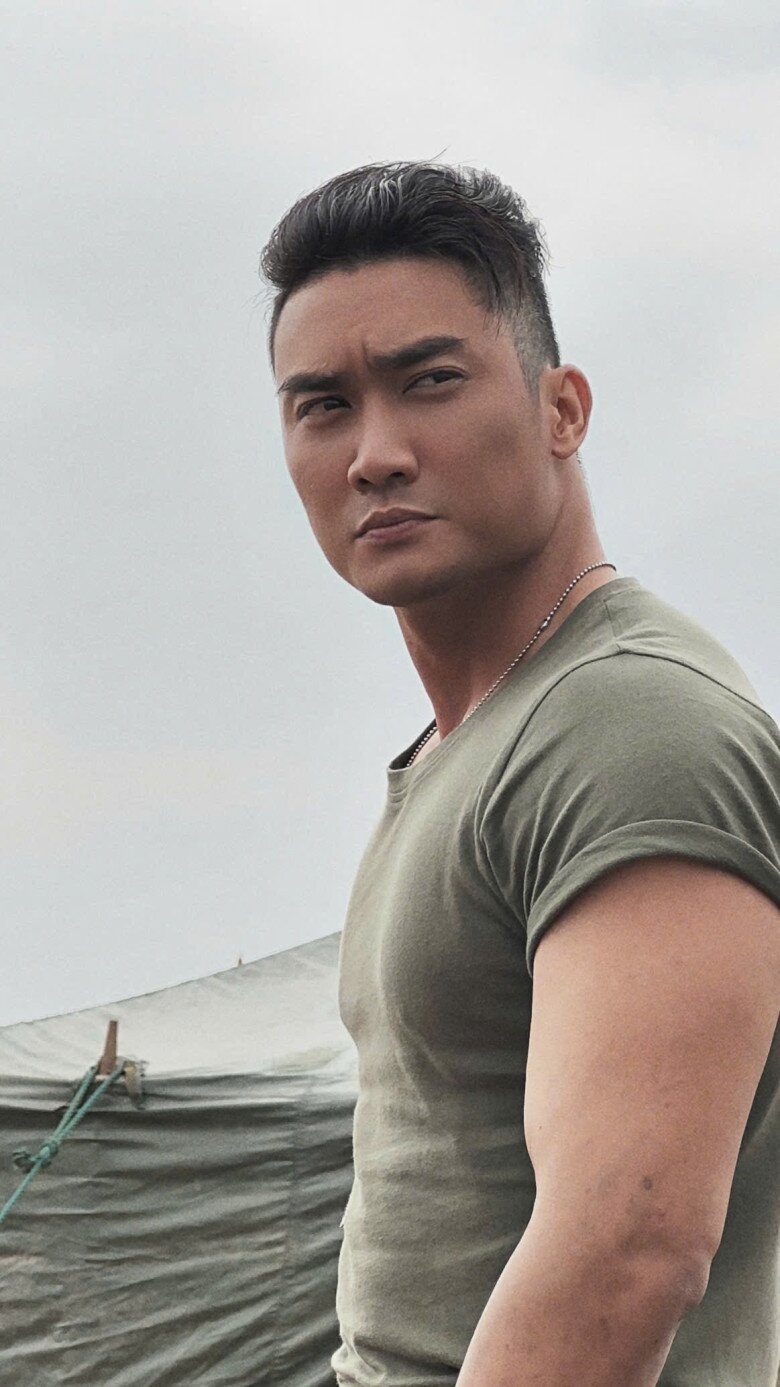 3 diễn viên trăm tỷ trùng cả tên lẫn đệm: Người là VĐV quốc gia, kẻ đóng vài phút trong Mưa Đỏ nhưng "cả nước cảm ơn" 7 Body vạm vỡ của nam diễn viên trên phim trường.