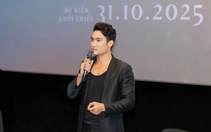 3 diễn viên trăm tỷ trùng cả tên lẫn đệm: Người là VĐV quốc gia, kẻ đóng vài phút trong Mưa Đỏ nhưng "cả nước cảm ơn" 8 Trong vai diễn mới ở Bịt Mắt Bắt Nai, Lương Gia Huy sẽ có những cảnh nóng, kể cả khỏa thân.