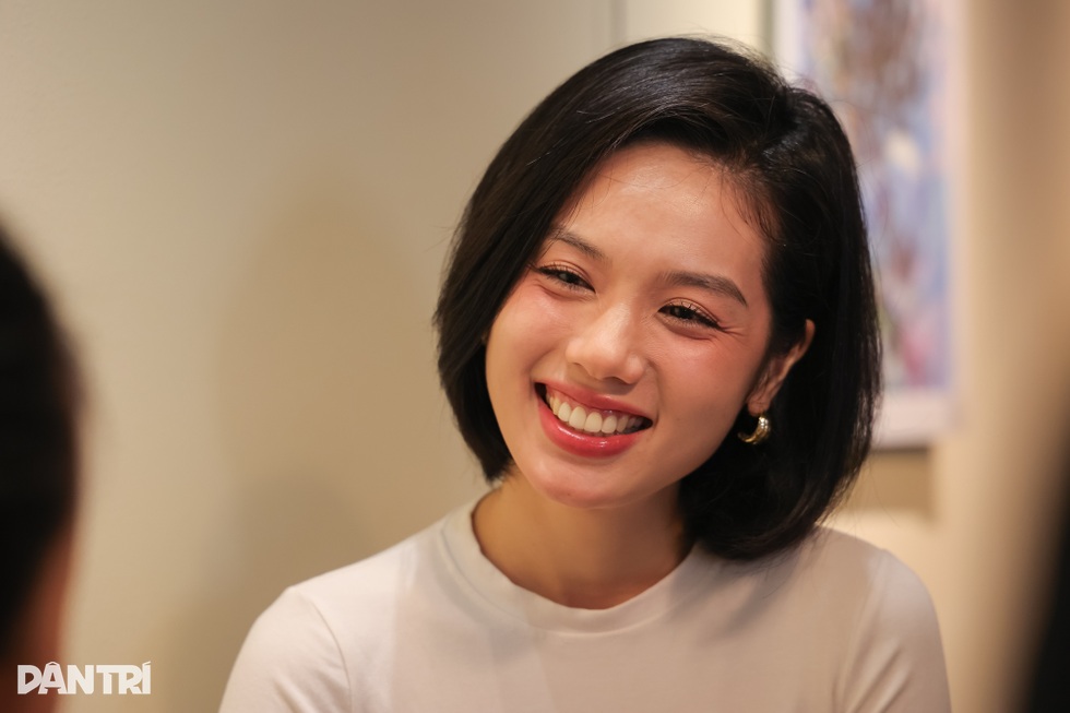 Nữ tiếp viên Trâm Anh: Từng bị tấn công mạng, tuổi 30 sống khép kín - 4