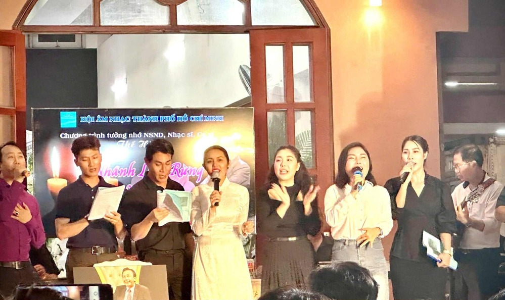 1759829587 123 Amy Le Anh hat trong dem nhac tuong nho nhac