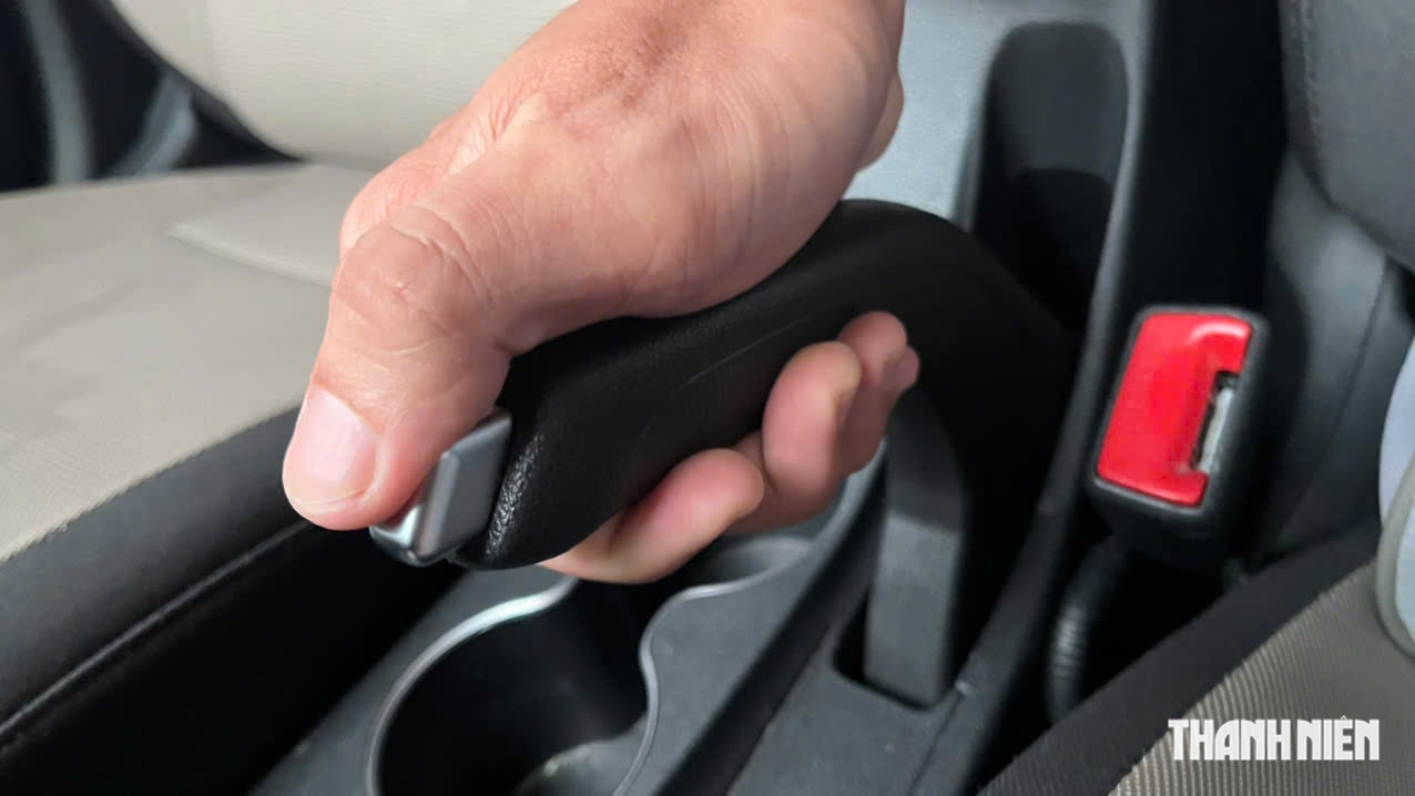 Lái ô tô số tự động khởi hành ngang dốc, làm sao để xe không bị trôi - Ảnh 5.