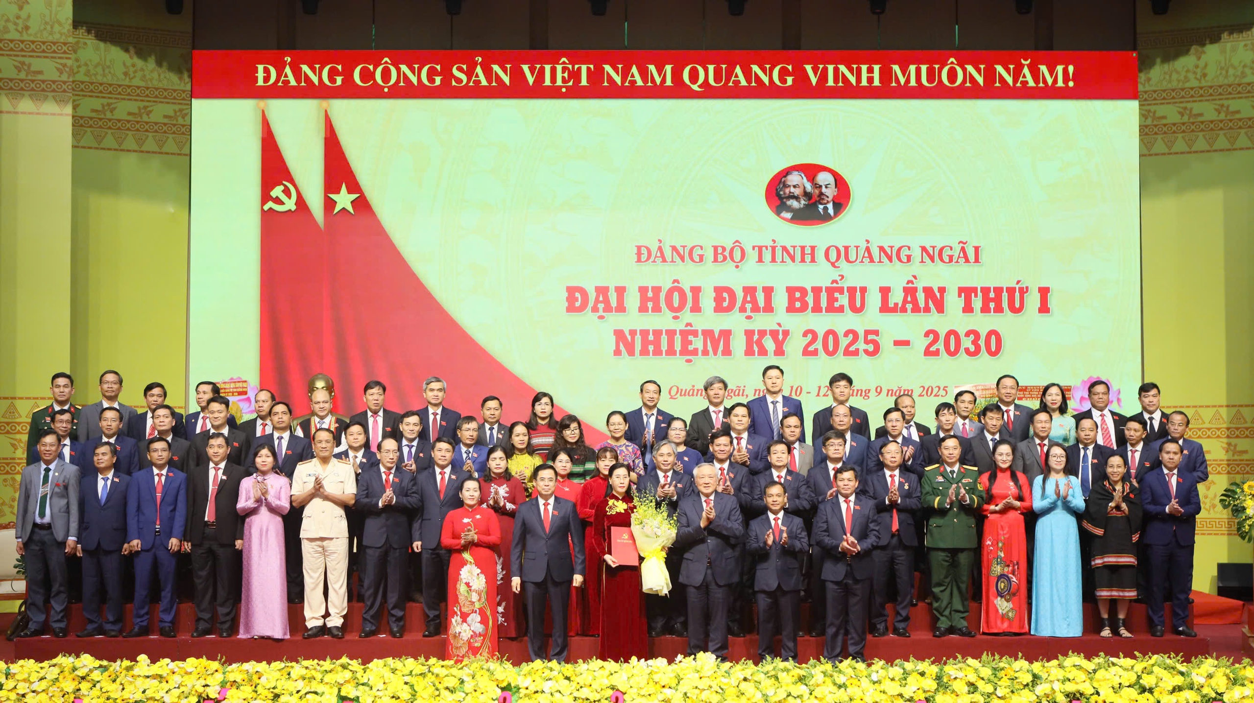 Bà Bùi Thị Quỳnh Vân làm Bí thư Tỉnh ủy Quảng Ngãi nhiệm kỳ 2025 - 2030- Ảnh 2. Bà Bùi Thị Quỳnh Vân làm Bí thư Tỉnh ủy Quảng Ngãi nhiệm kỳ 2025 - 2030- Ảnh 2.