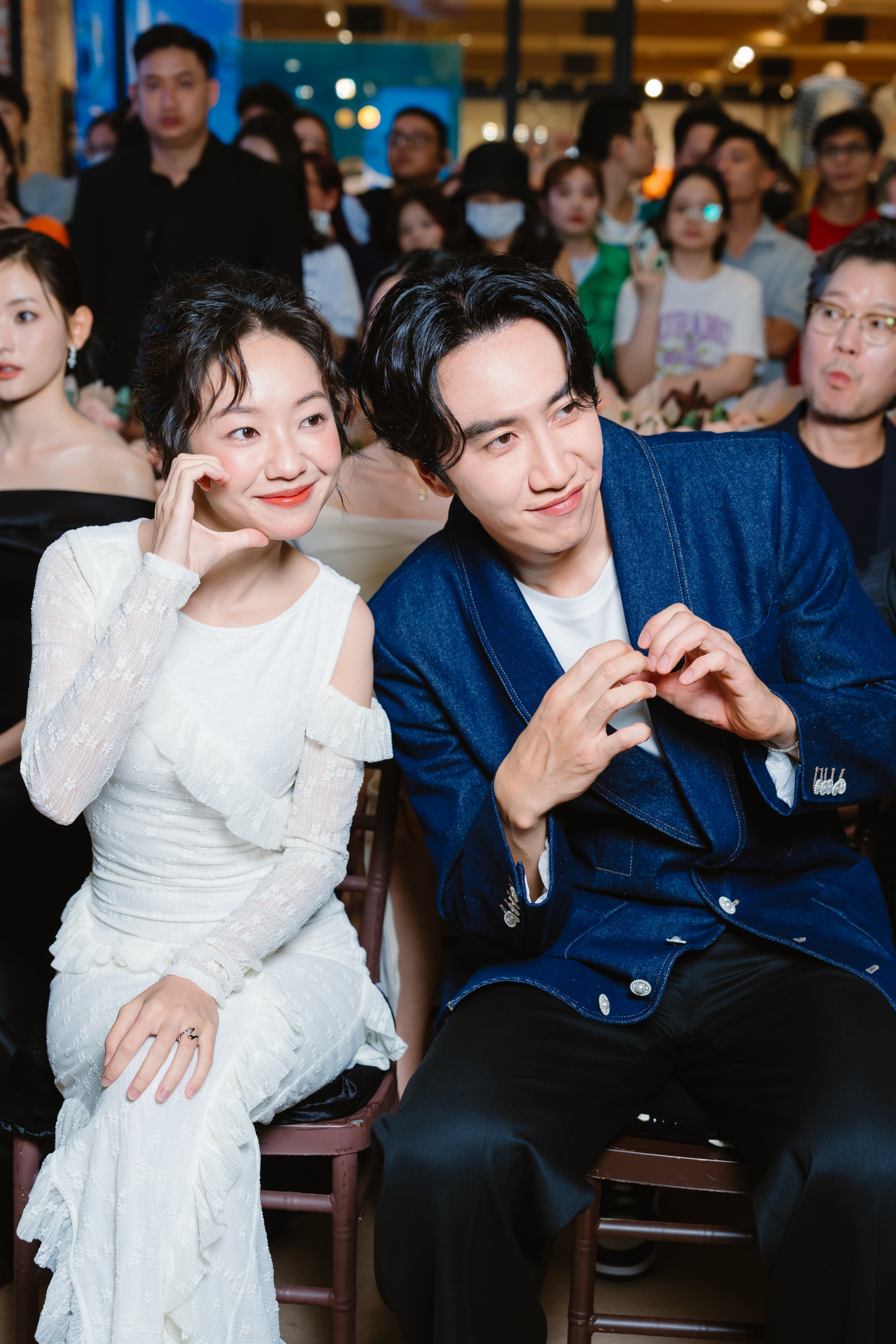 Hoàng tử châu Á cao gần 2m đến Việt Nam, sánh đôi Hoàng Hà gây chú ý - 4